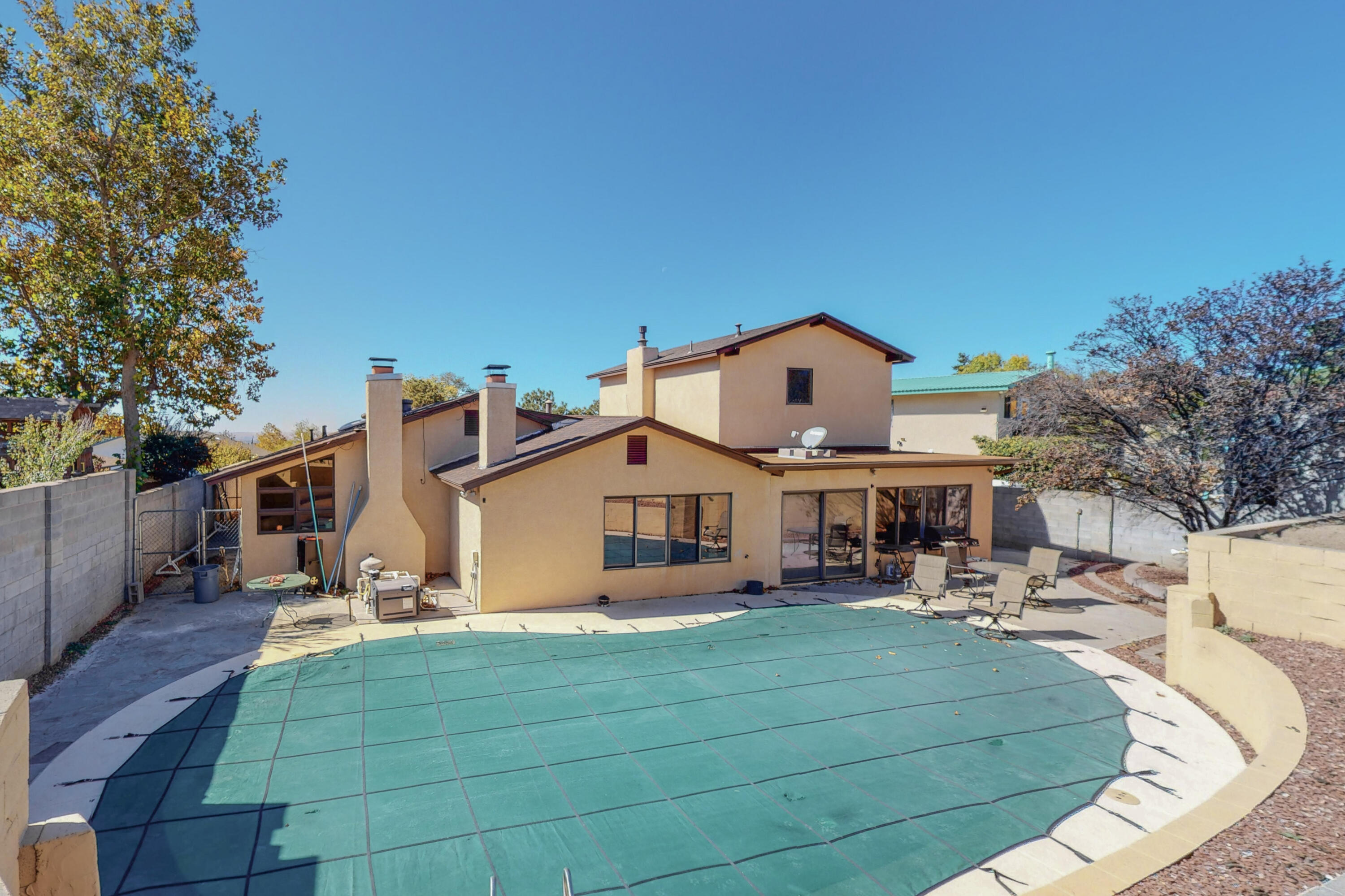 1404 STUTZ Drive NE