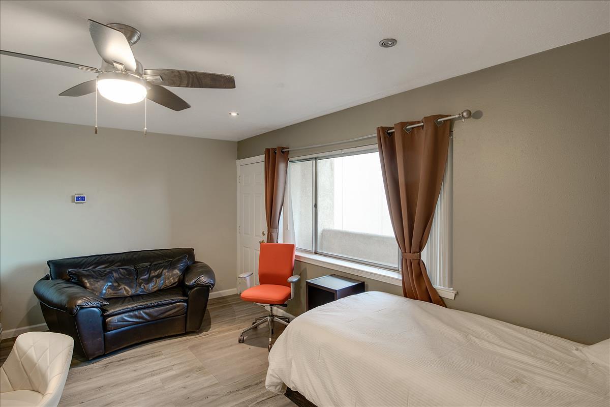 4200 MONTGOMERY Boulevard NE Unit: 201