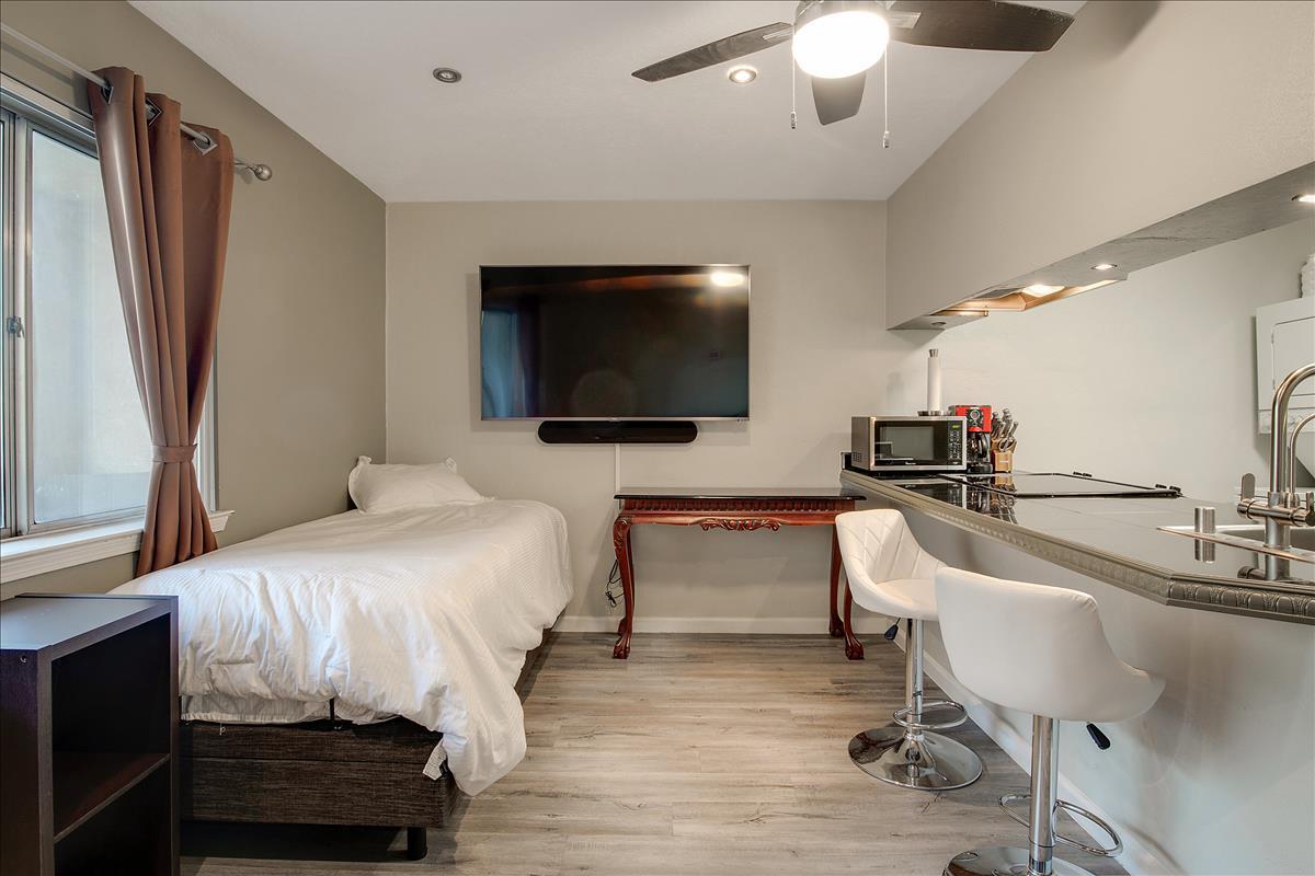 4200 MONTGOMERY Boulevard NE Unit: 201