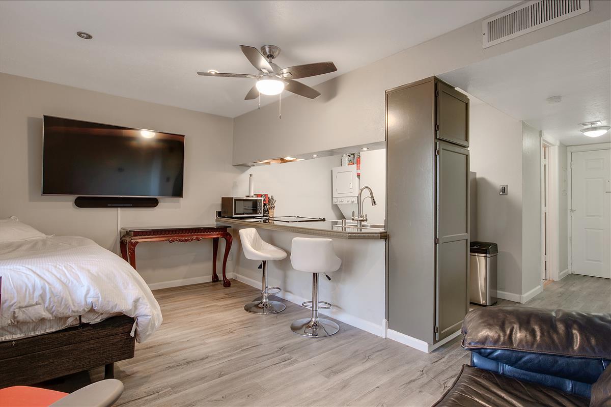 4200 MONTGOMERY Boulevard NE Unit: 201