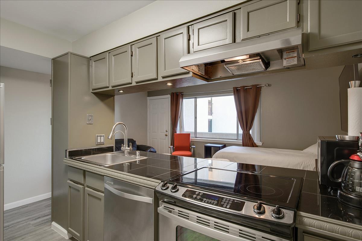 4200 MONTGOMERY Boulevard NE Unit: 201