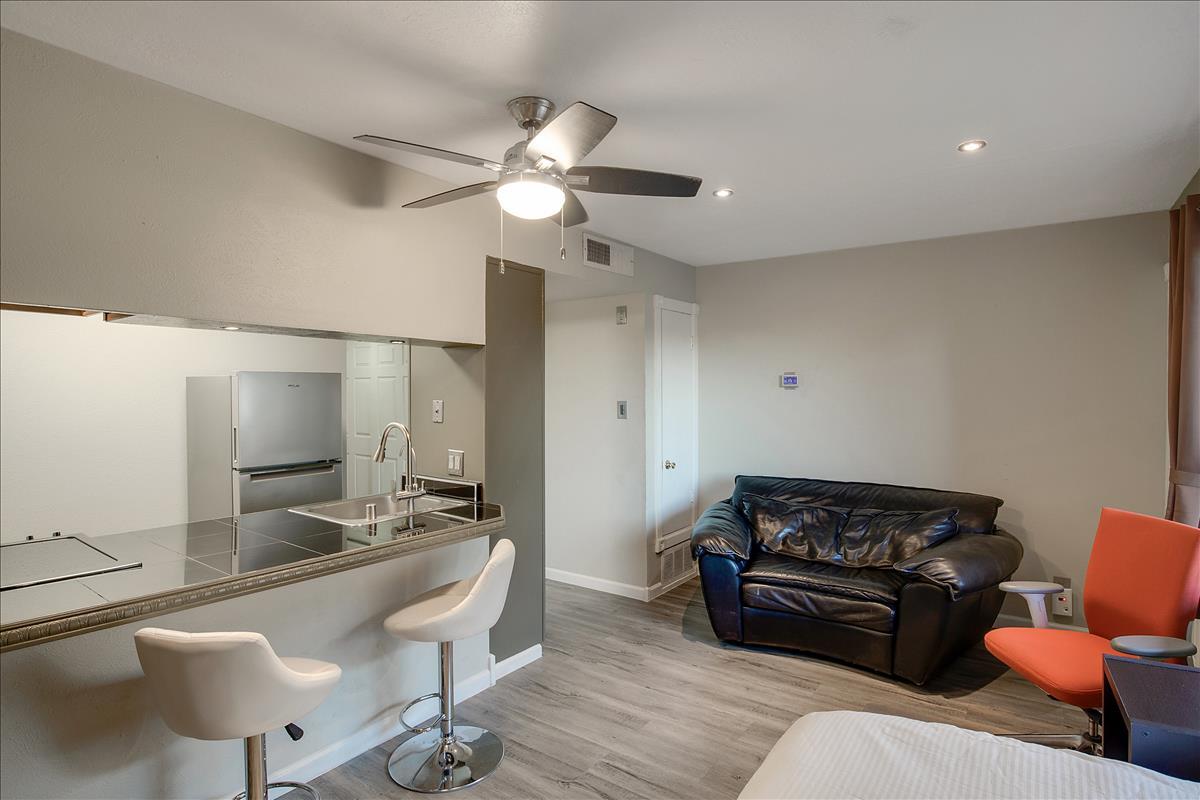 4200 MONTGOMERY Boulevard NE Unit: 201