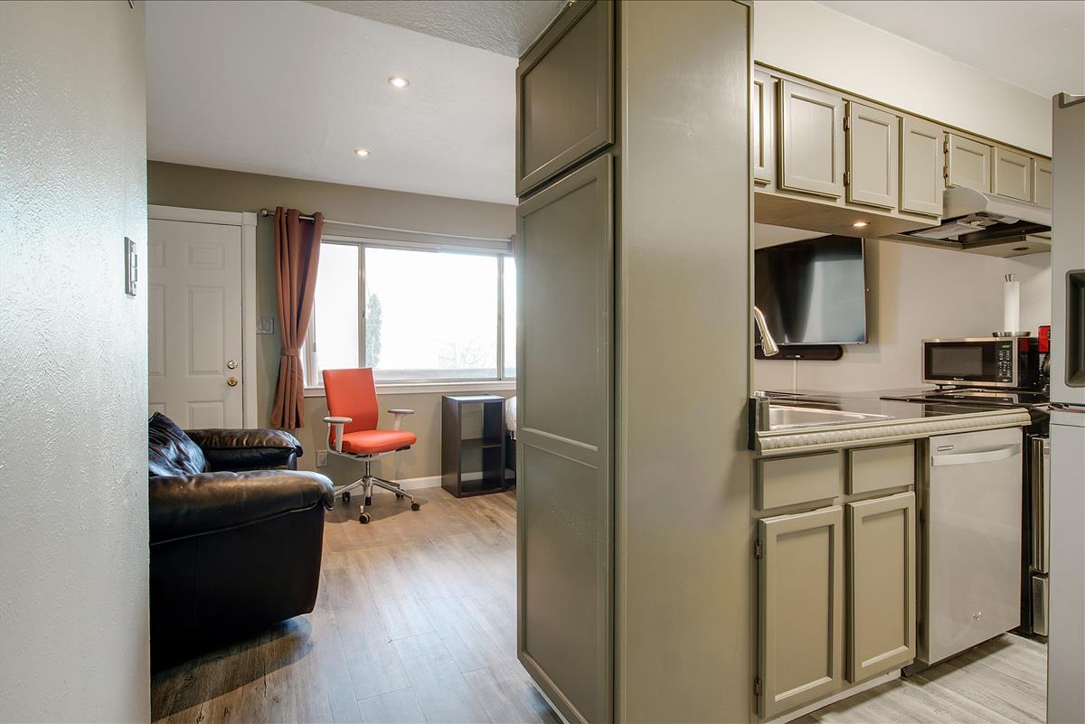 4200 MONTGOMERY Boulevard NE Unit: 201