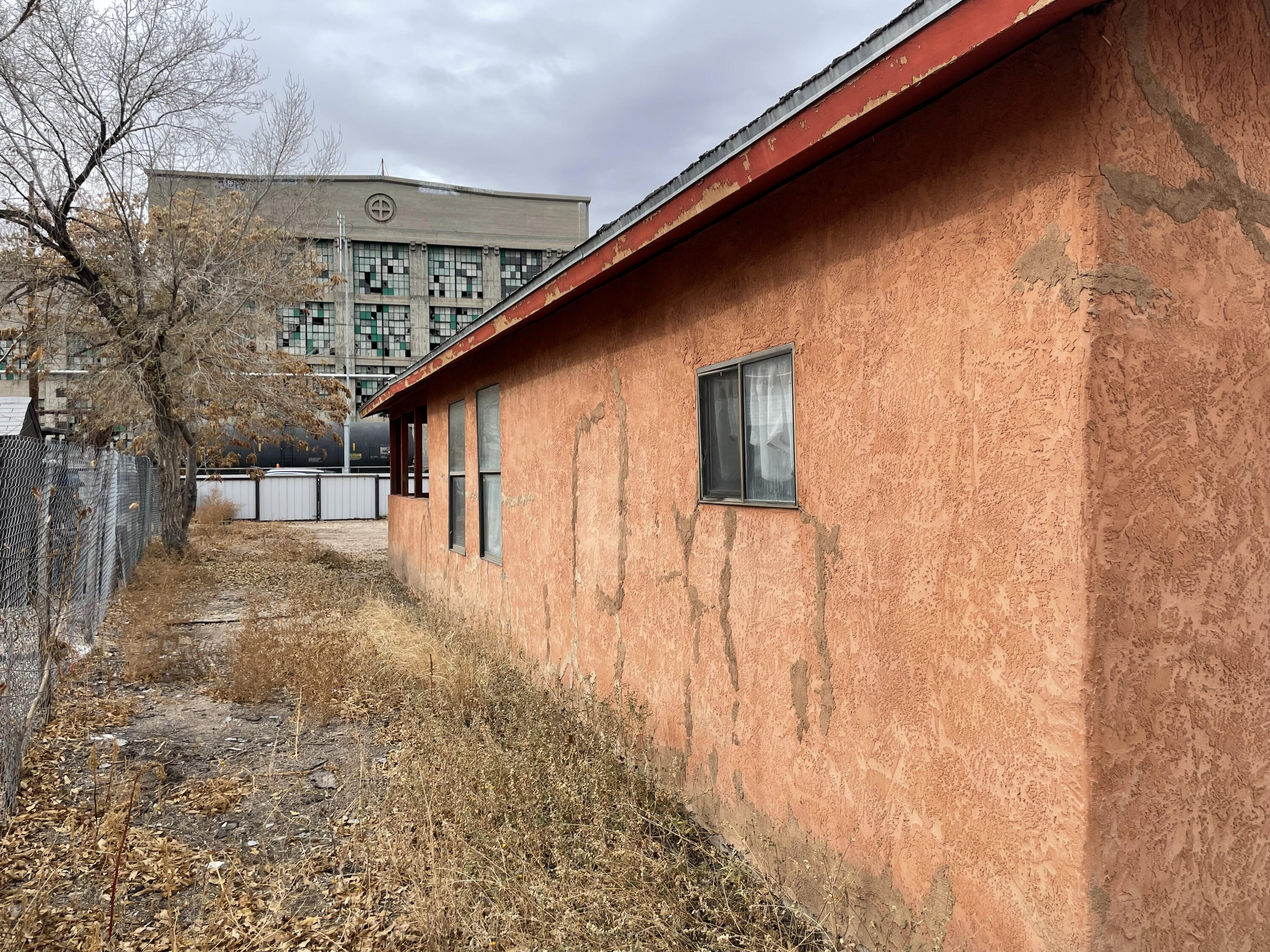 820 COMMERCIAL Street SE