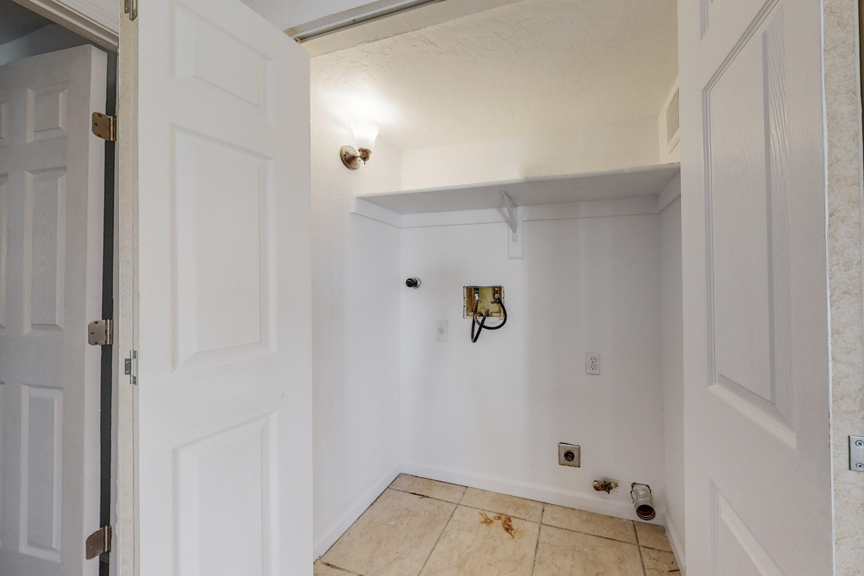 8101 WILLIAM MOYERS Avenue NE