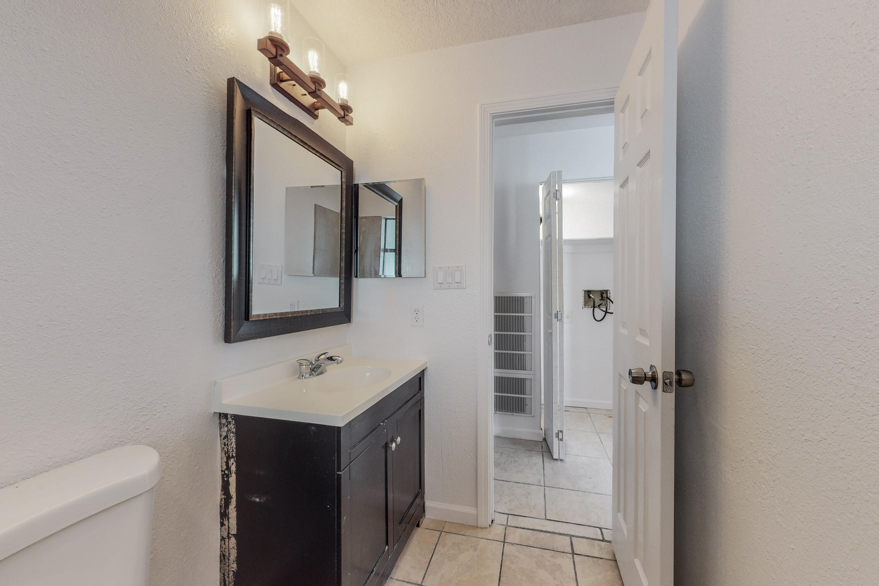 8101 WILLIAM MOYERS Avenue NE