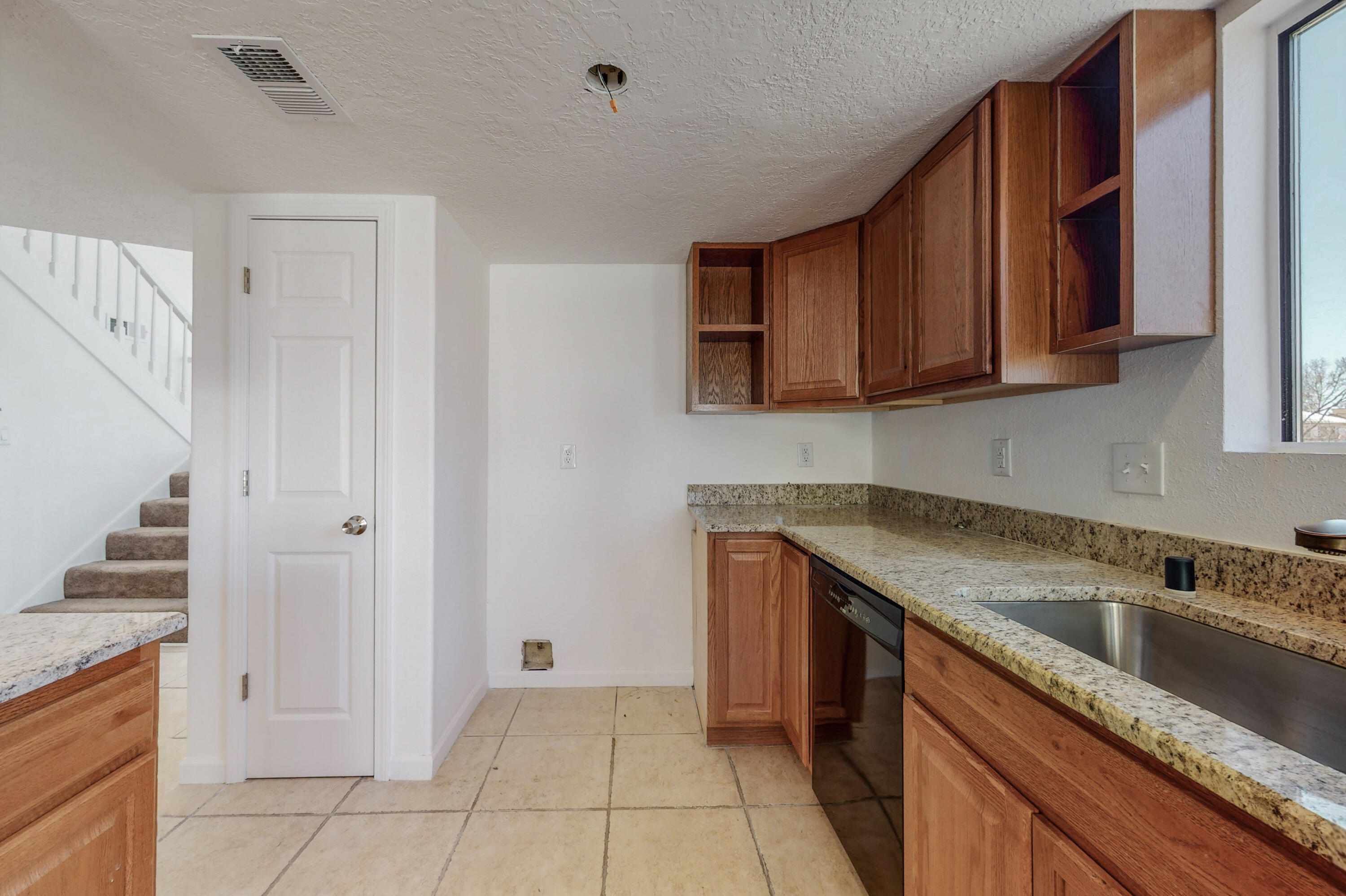 8101 WILLIAM MOYERS Avenue NE