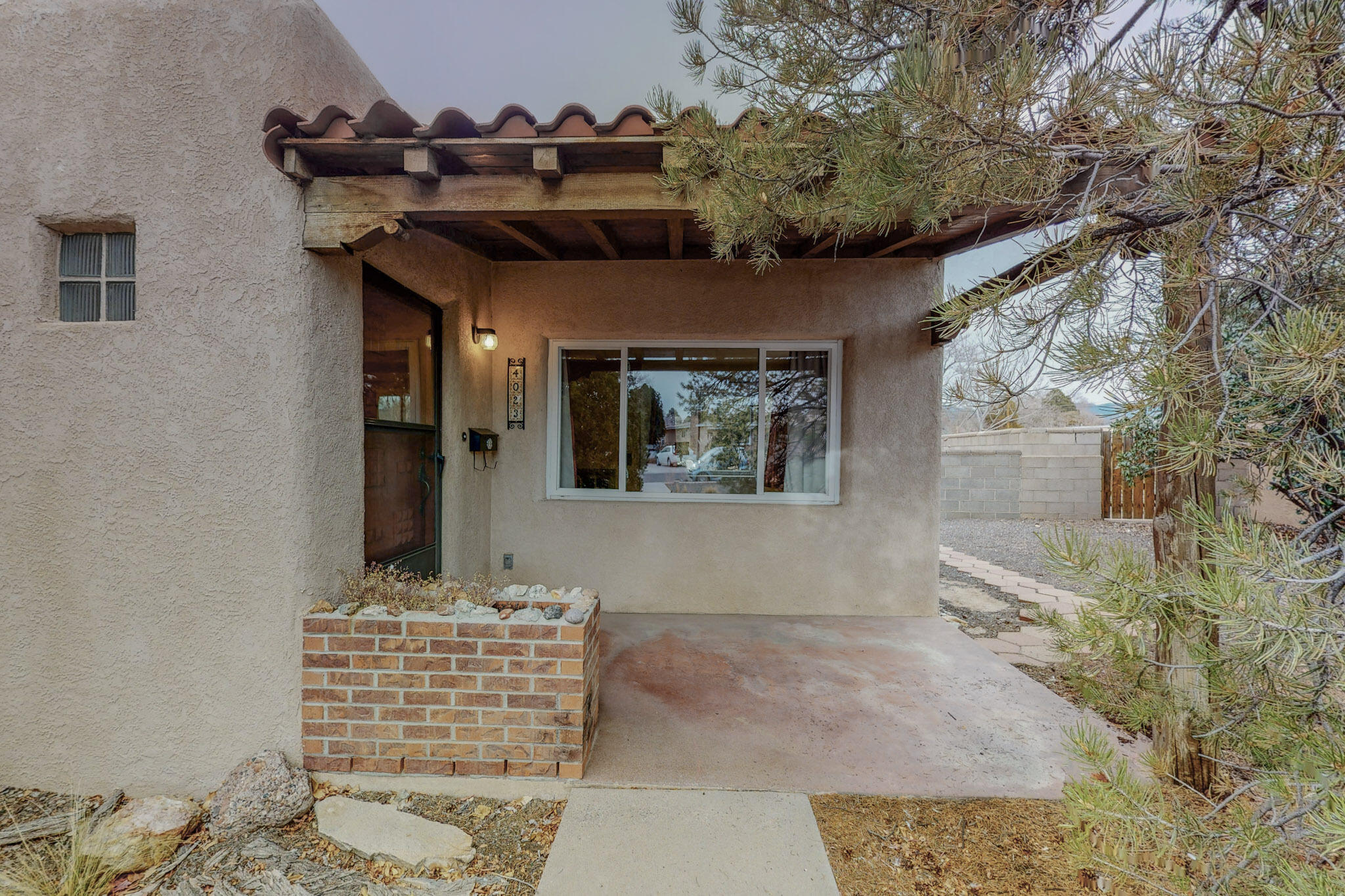 4023 MACKLAND Avenue NE