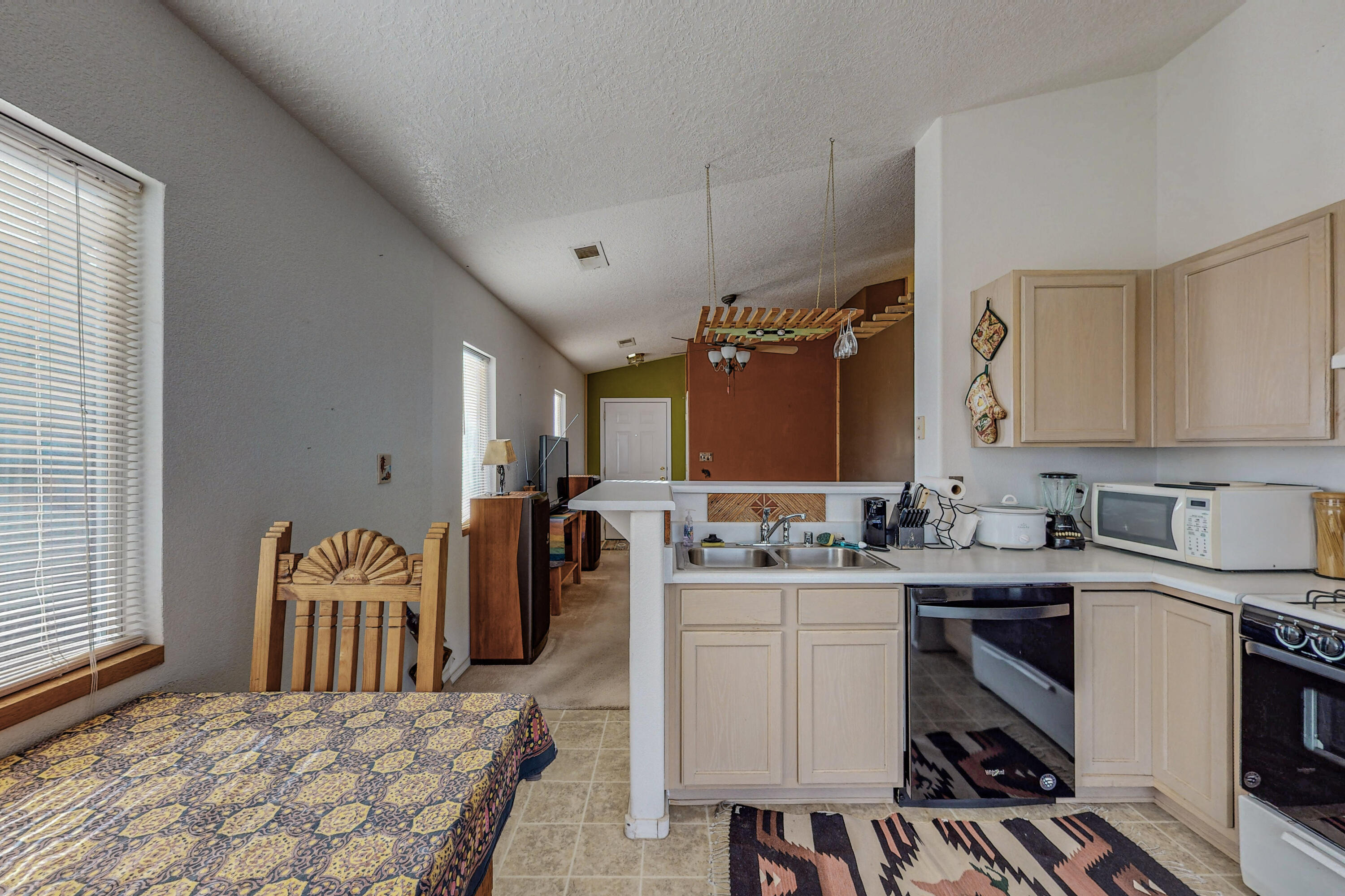 7068 SKYLAR Drive NE