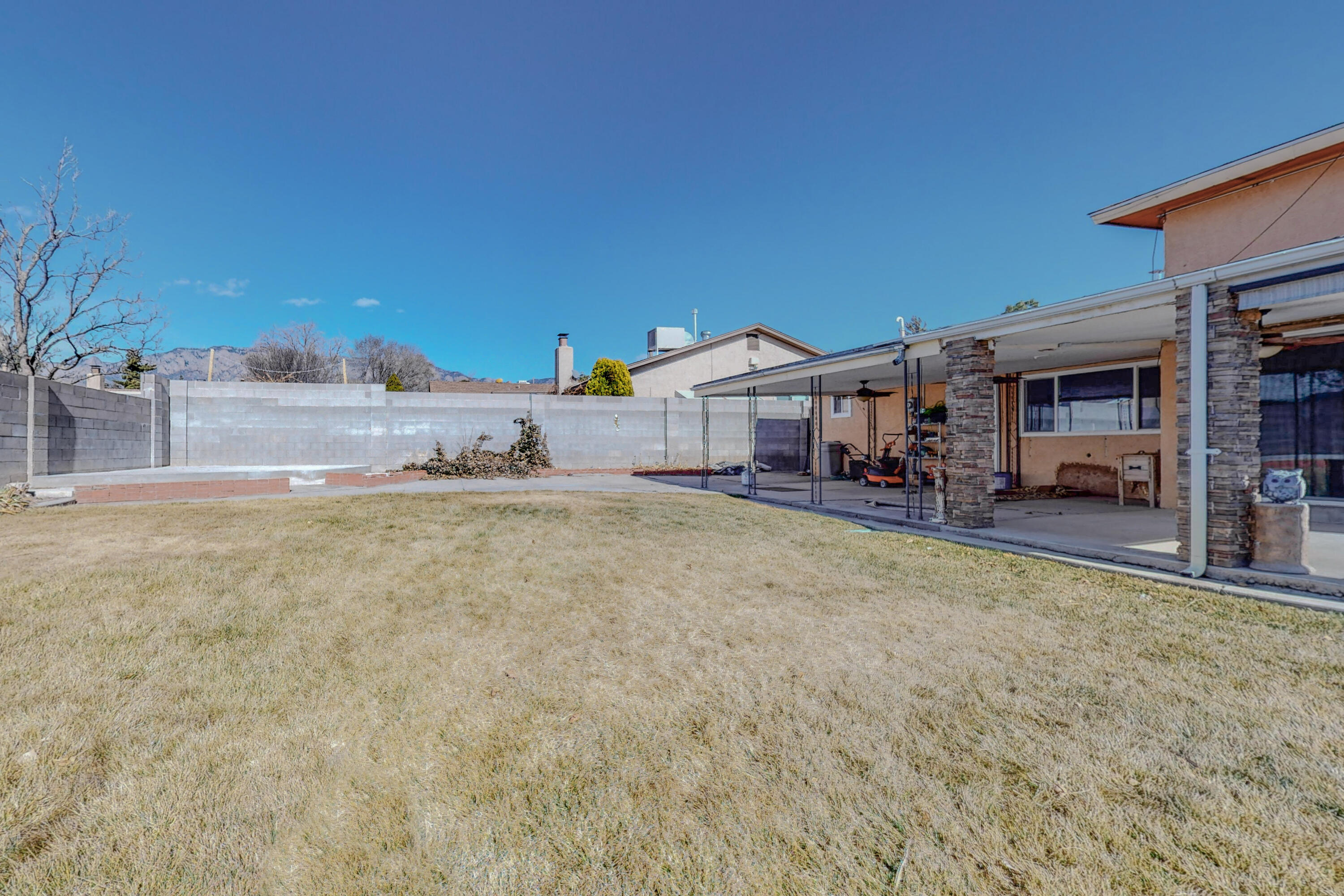 12113 Manitoba Drive NE