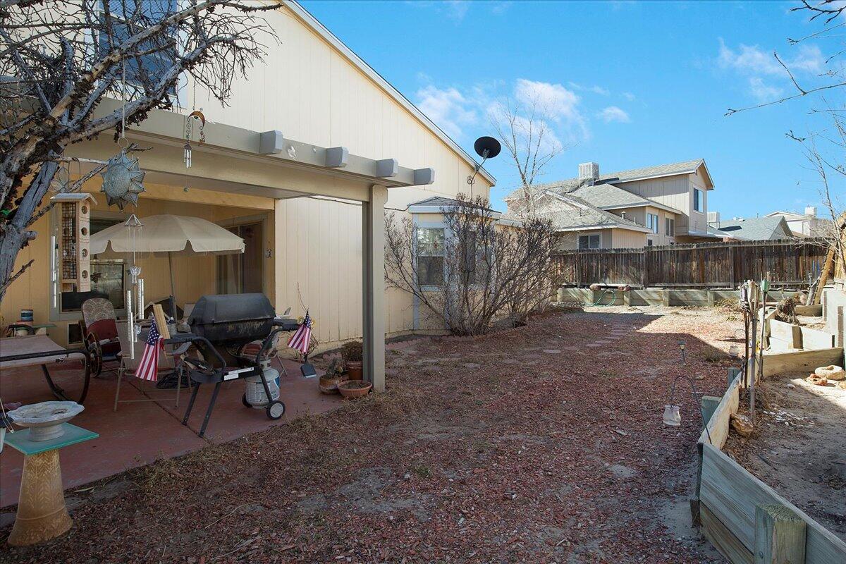 1421 LUPINE Drive NE