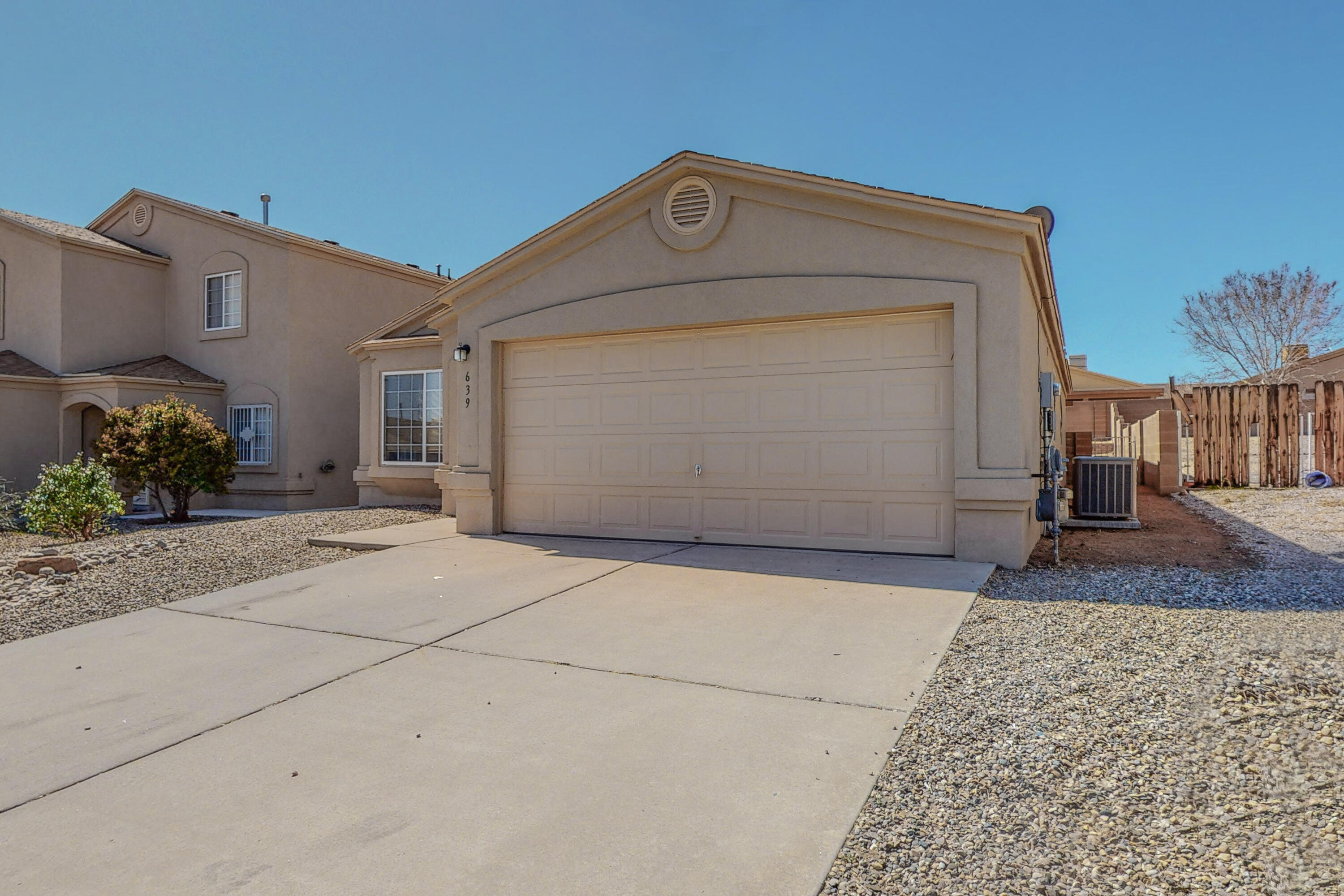 639 Cyan Court NW