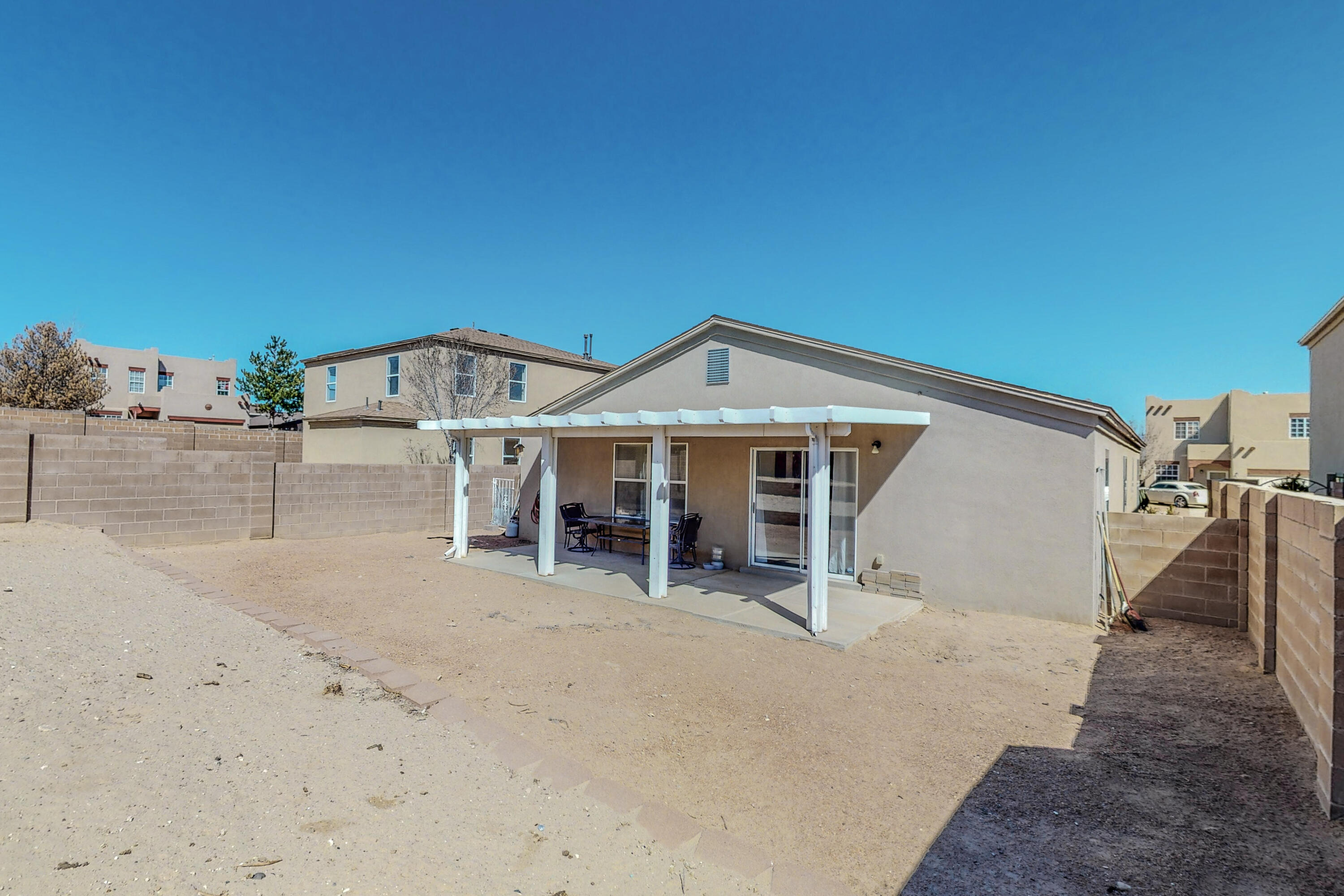639 Cyan Court NW