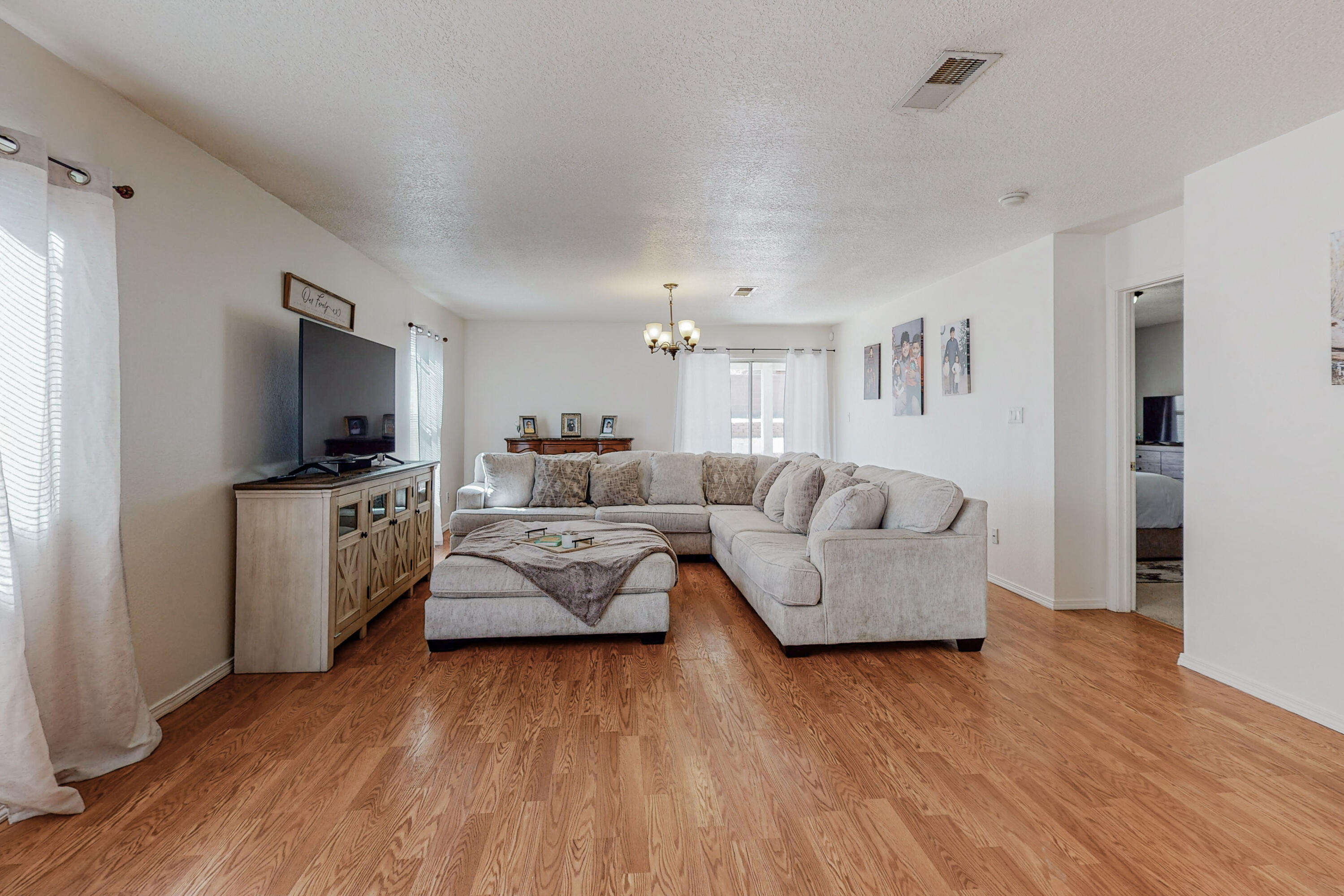 639 Cyan Court NW