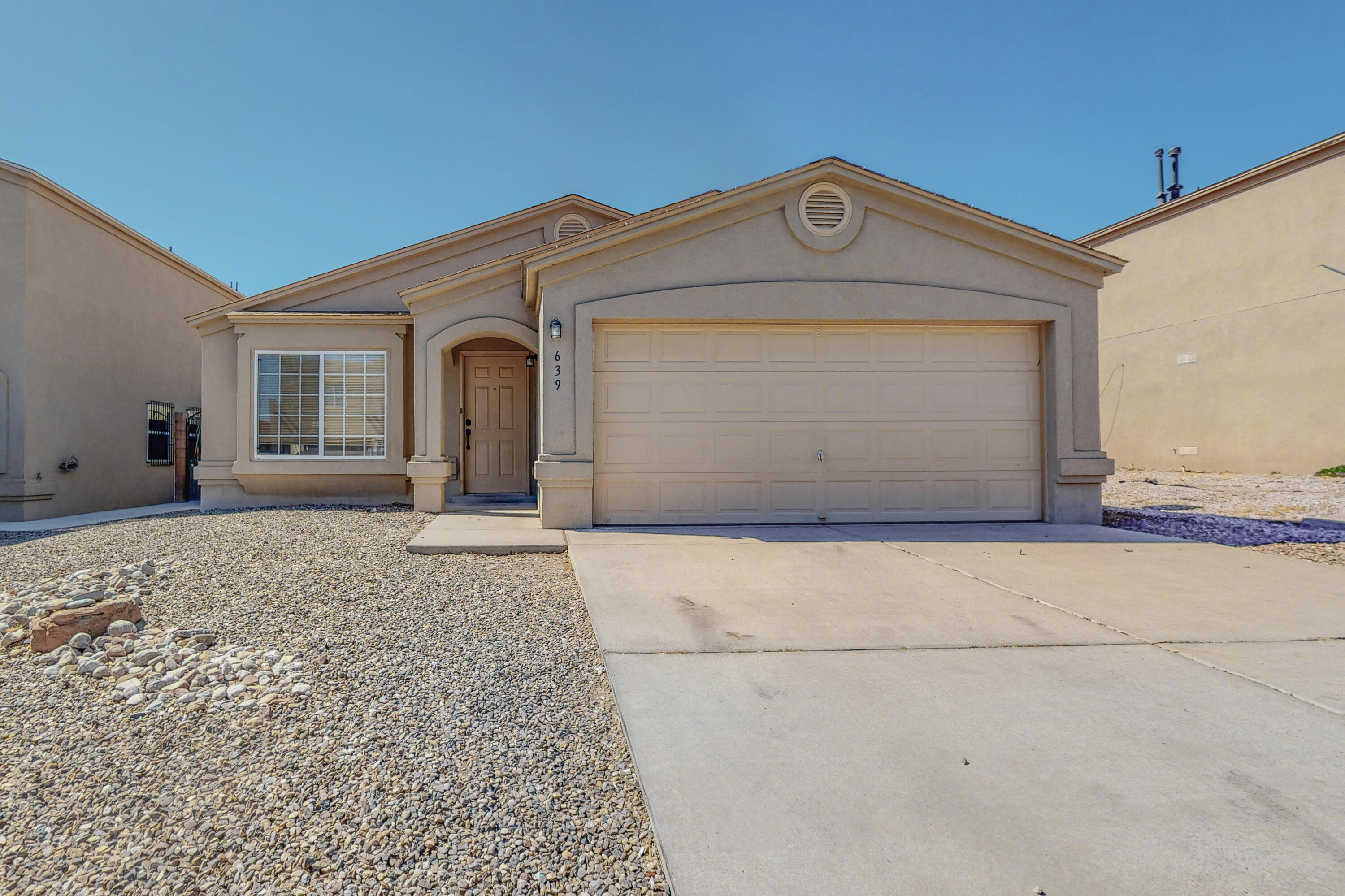 639 Cyan Court NW