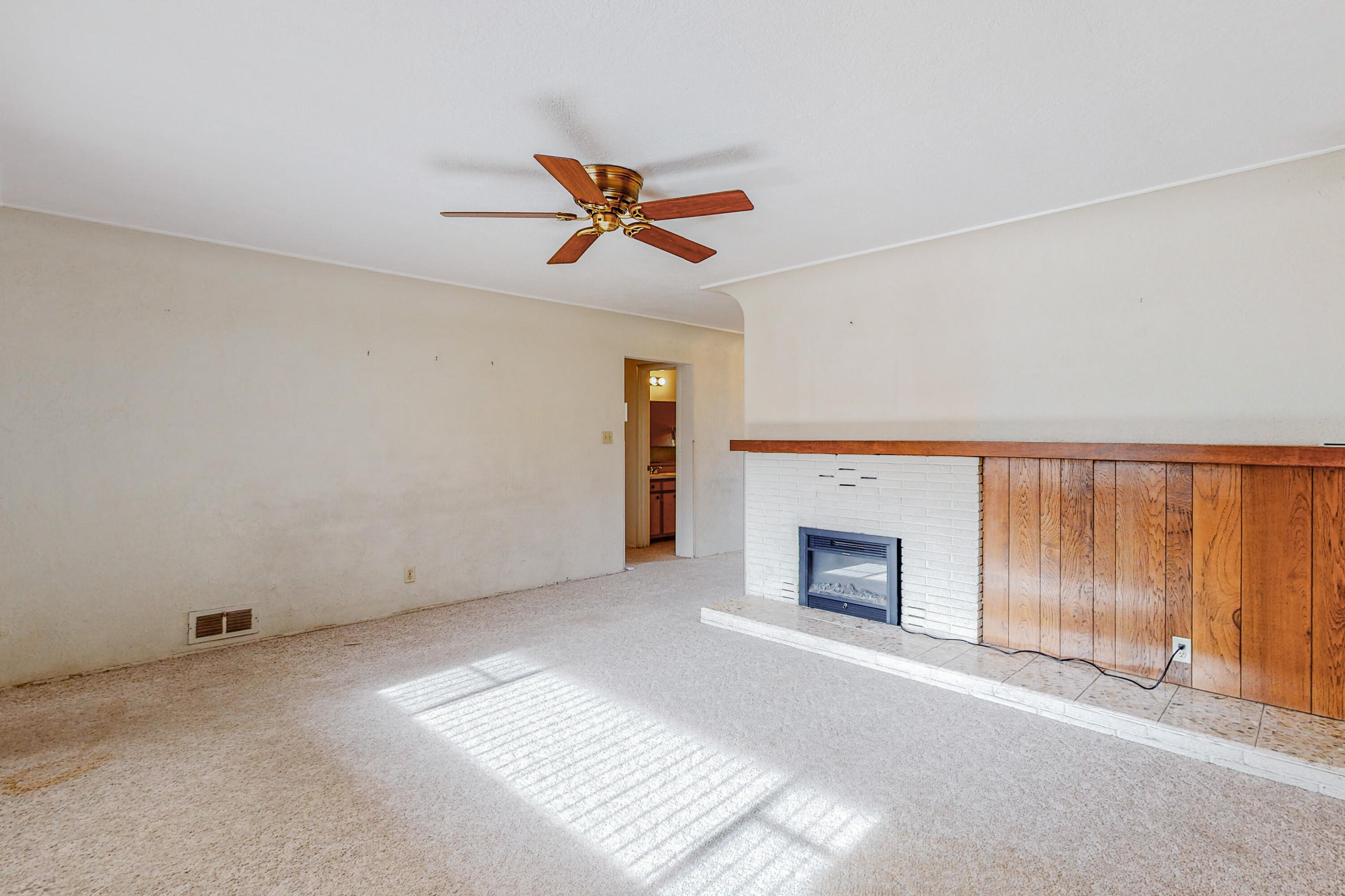 2013 MARTHA Street NE