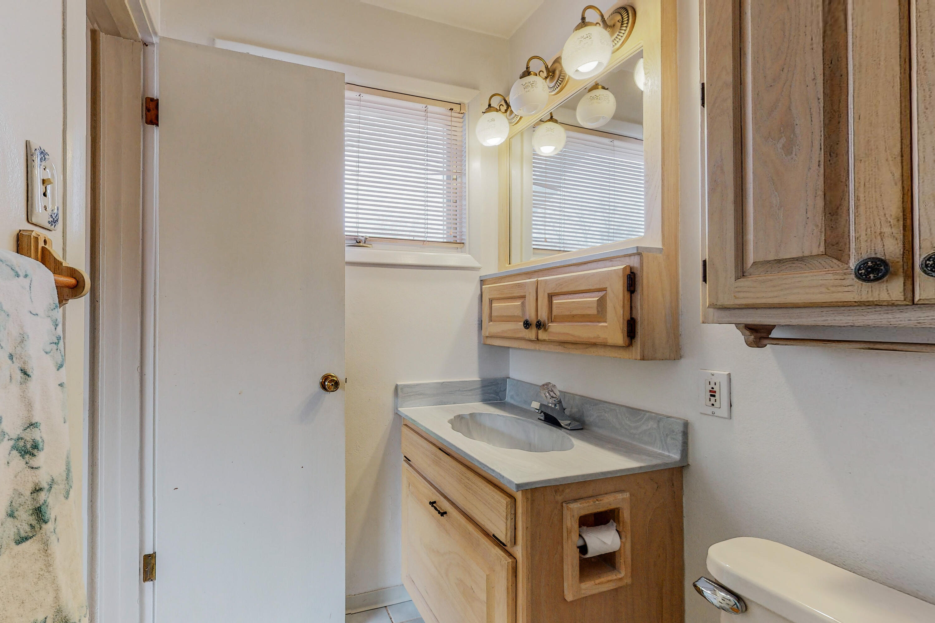 2013 MARTHA Street NE