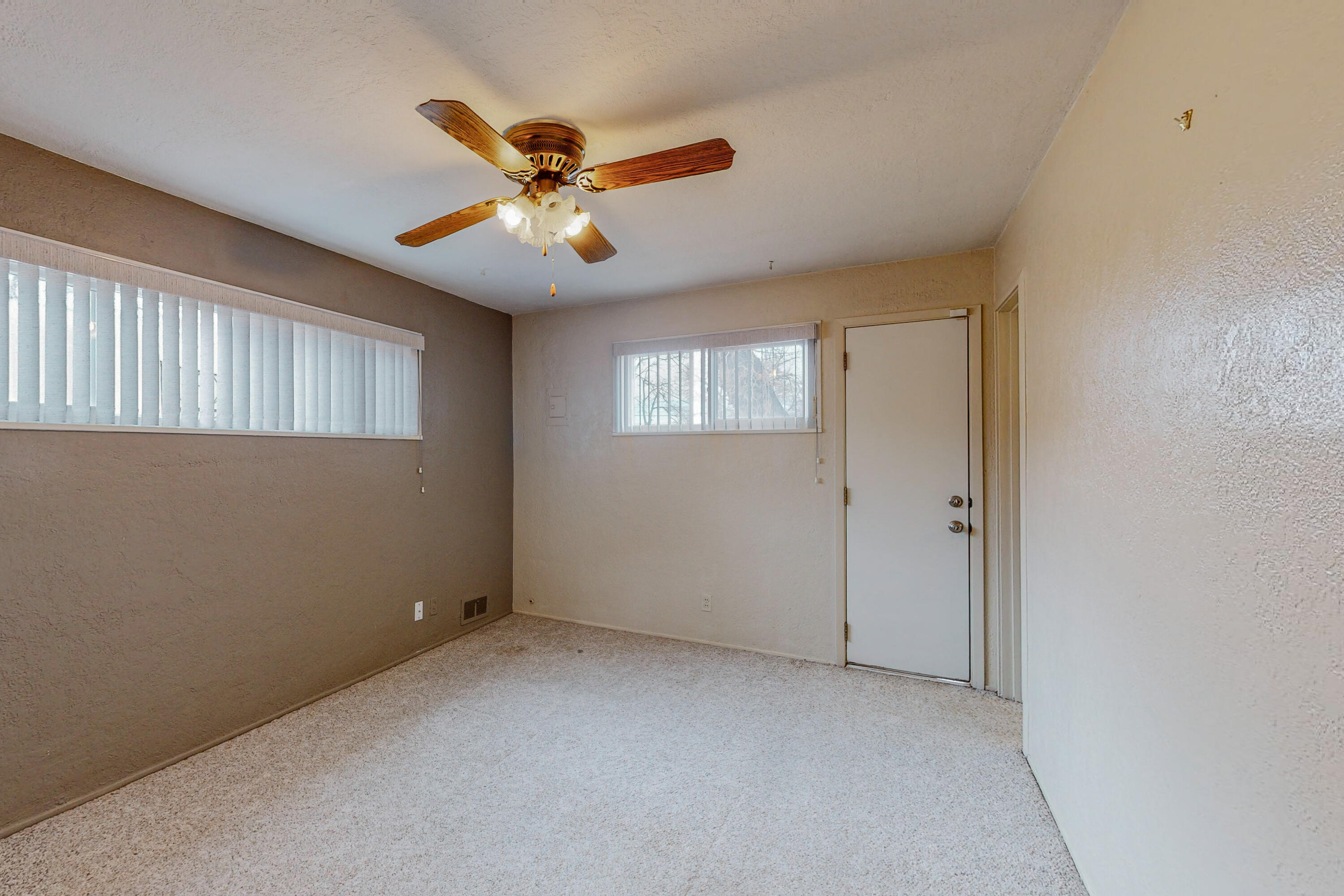 2013 MARTHA Street NE