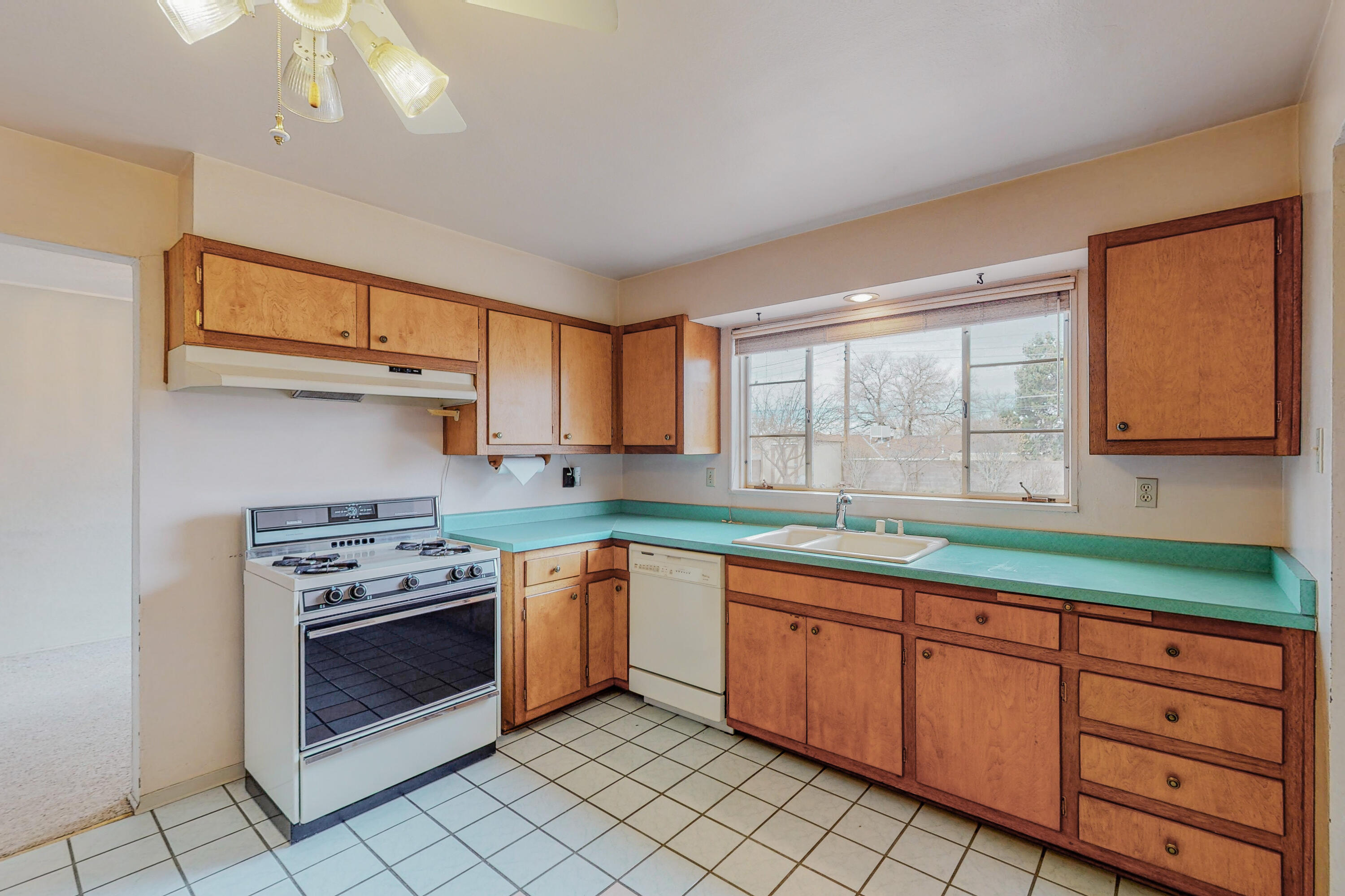 2013 MARTHA Street NE