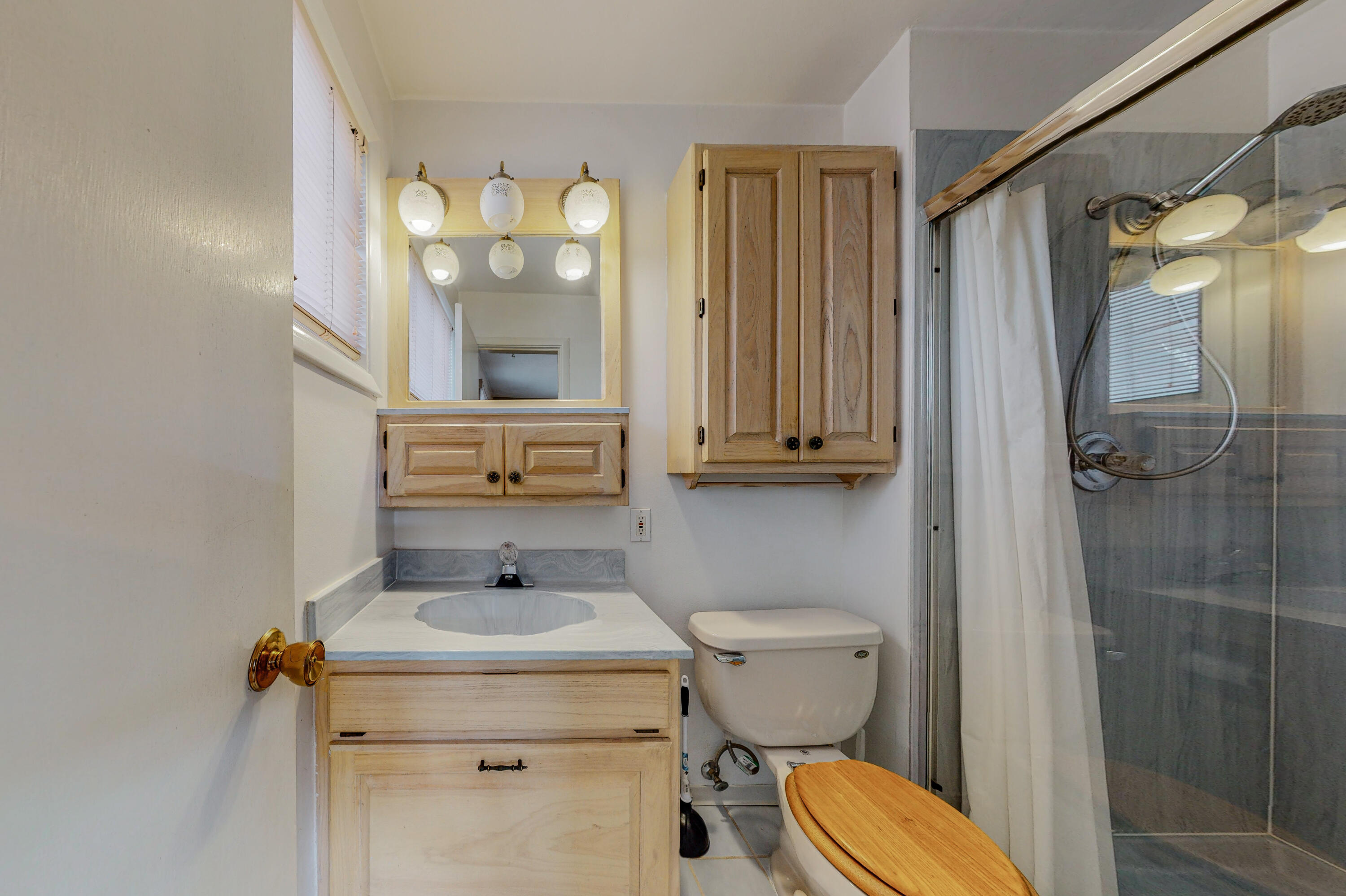 2013 MARTHA Street NE