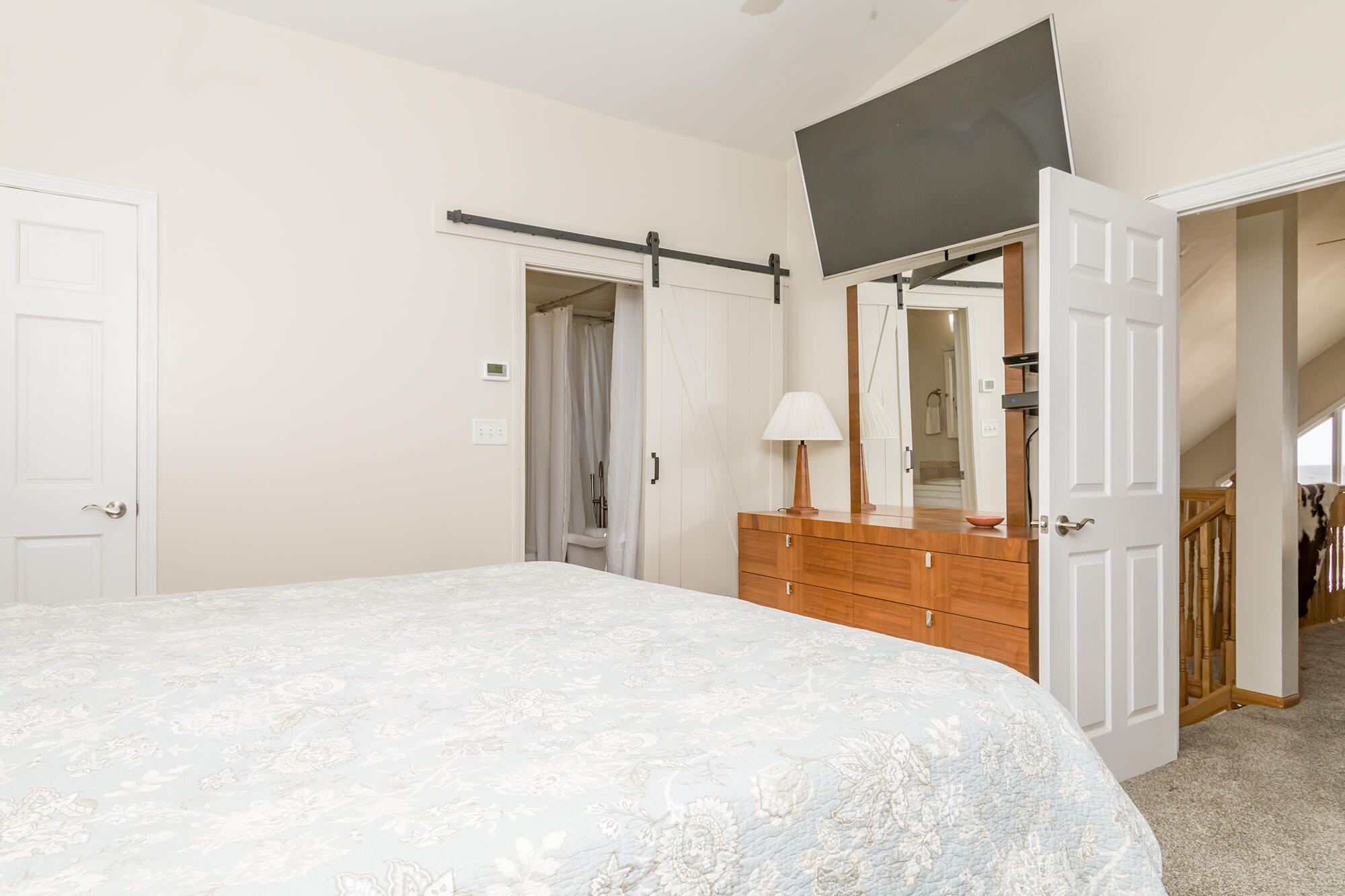 1050 Acorn Loop NE