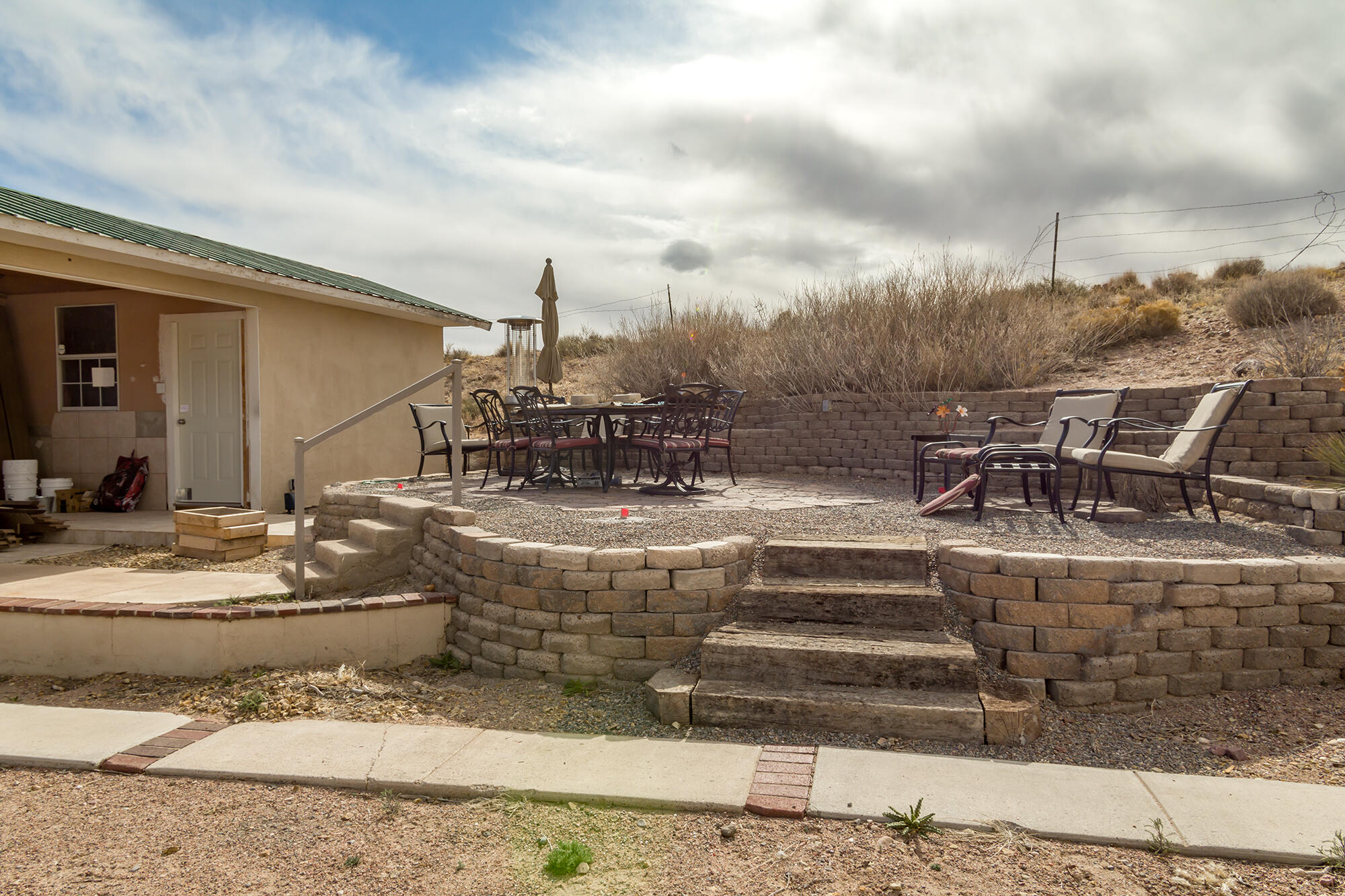 1050 Acorn Loop NE