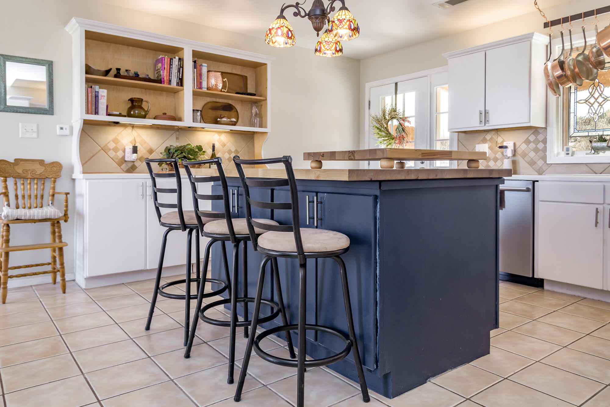 1050 Acorn Loop NE