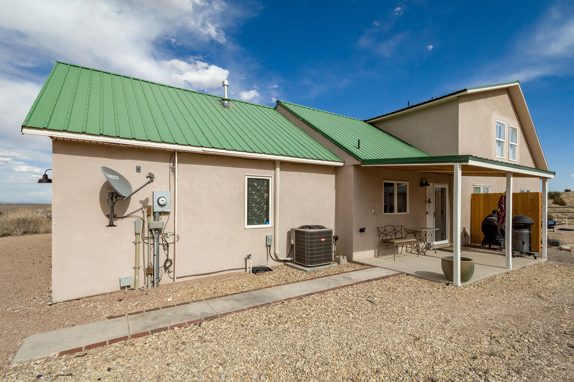 1050 Acorn Loop NE
