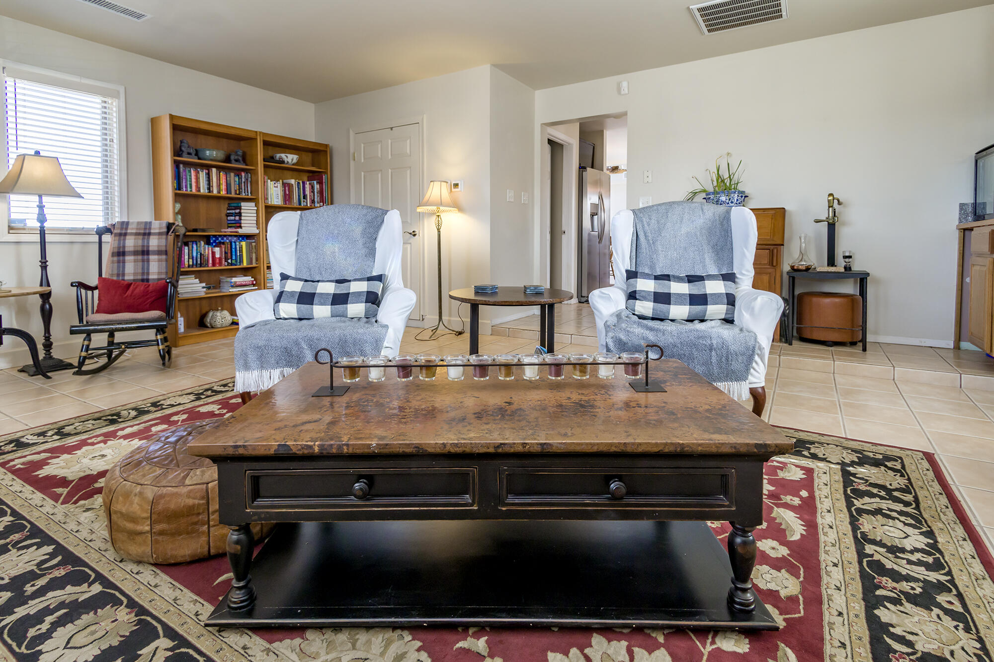 1050 Acorn Loop NE
