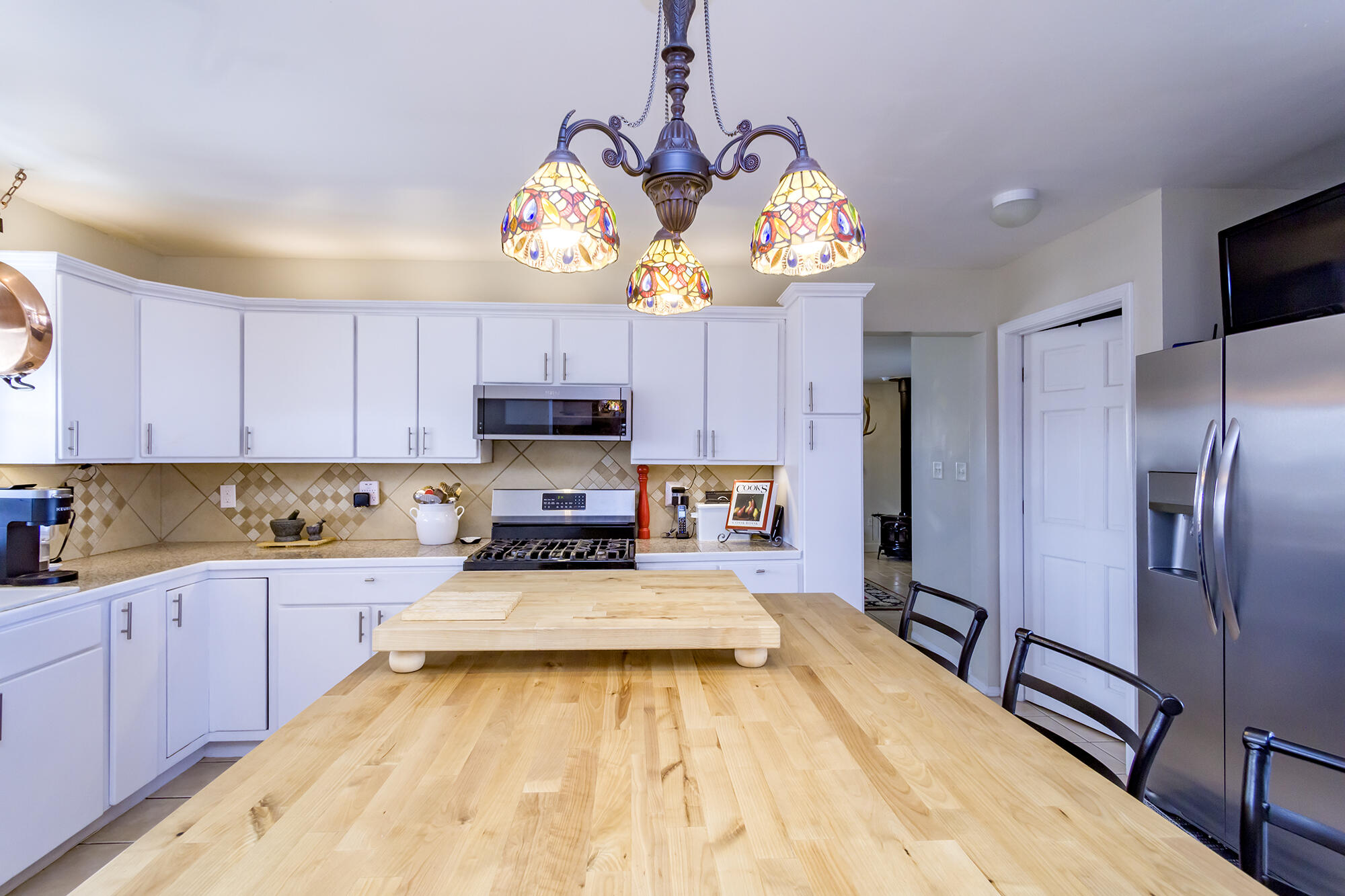 1050 Acorn Loop NE
