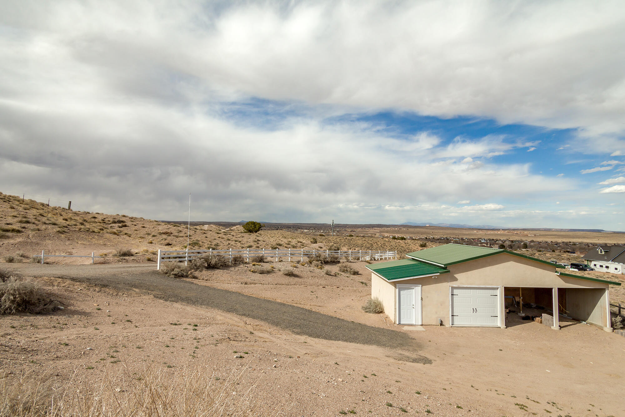 1050 Acorn Loop NE