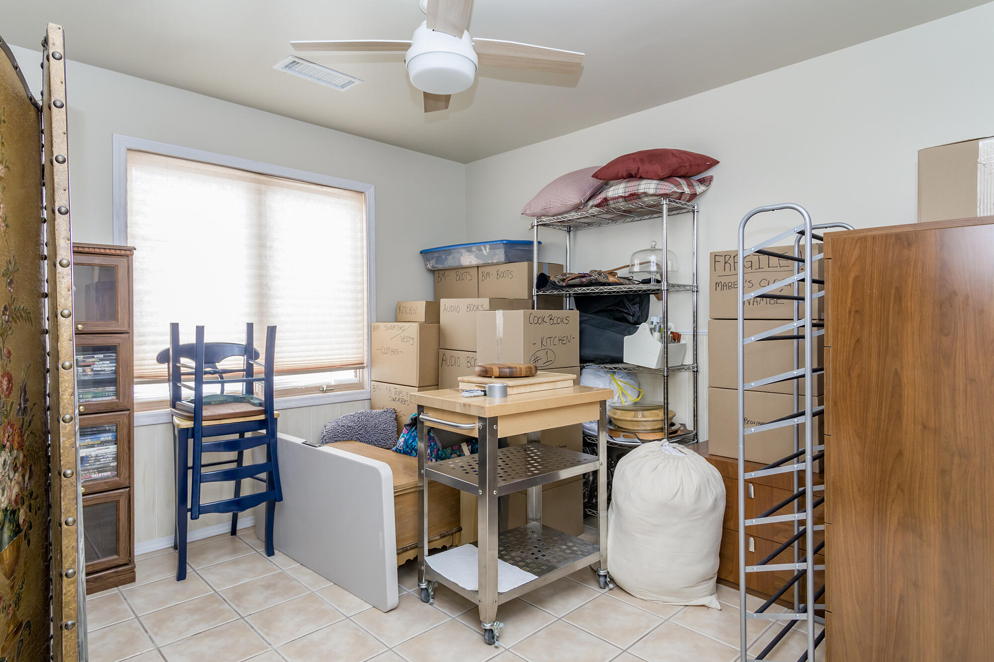1050 Acorn Loop NE