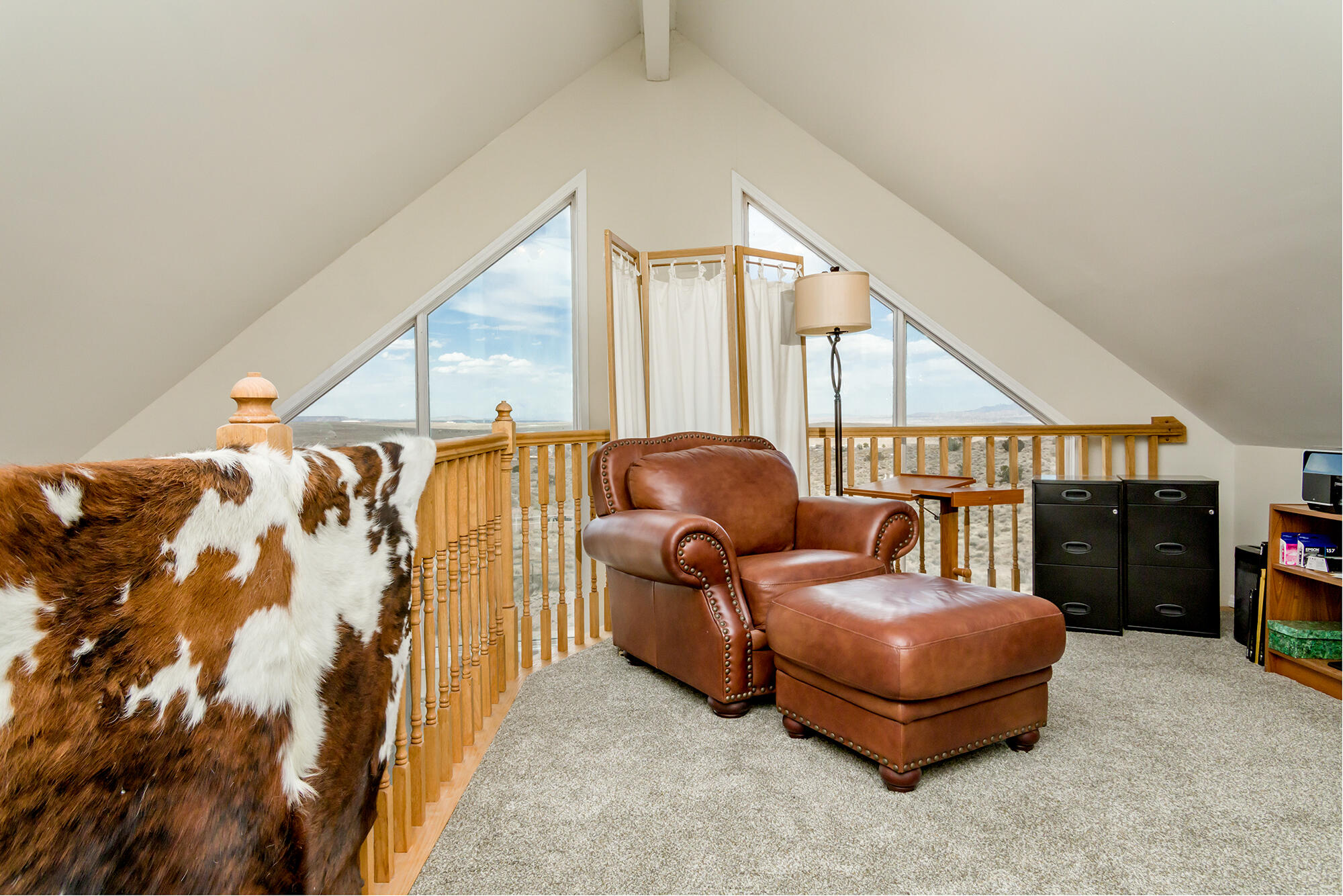 1050 Acorn Loop NE