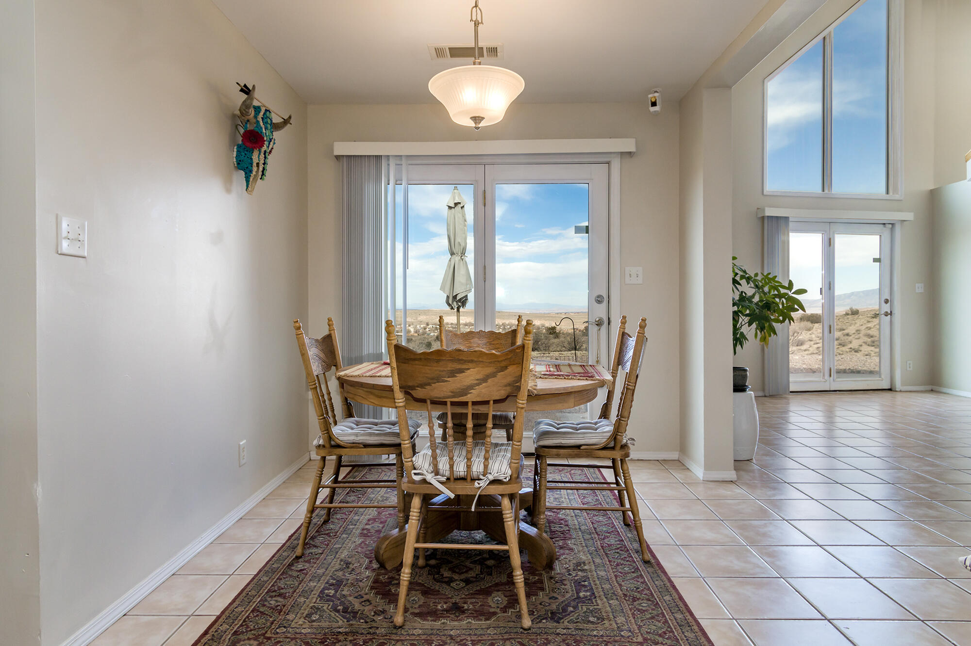 1050 Acorn Loop NE