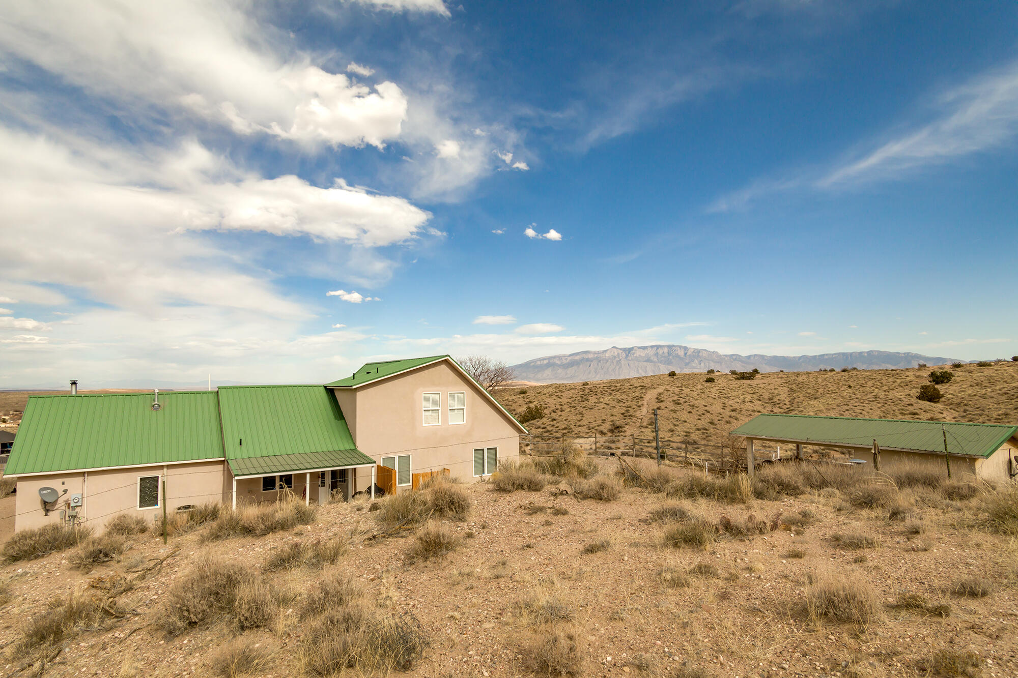 1050 Acorn Loop NE