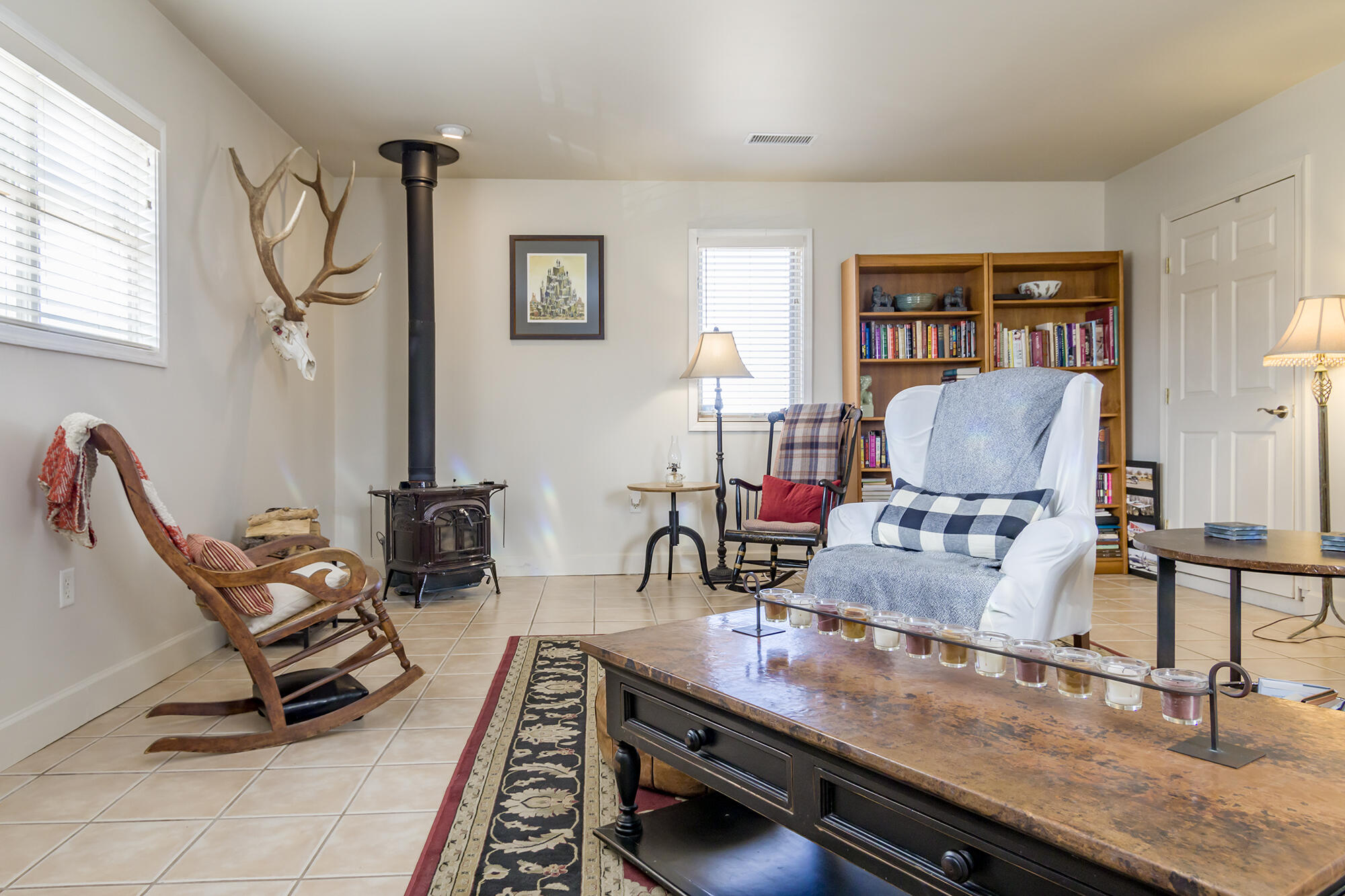 1050 Acorn Loop NE
