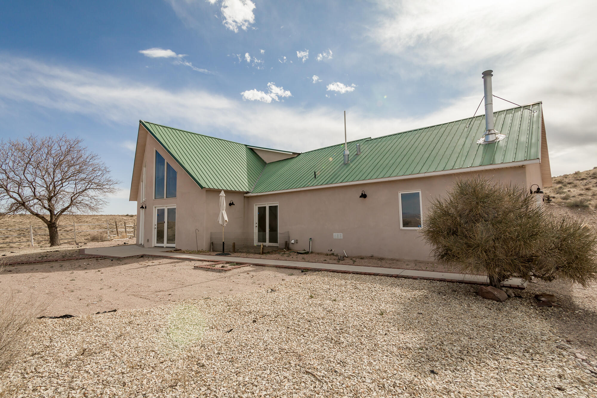1050 Acorn Loop NE