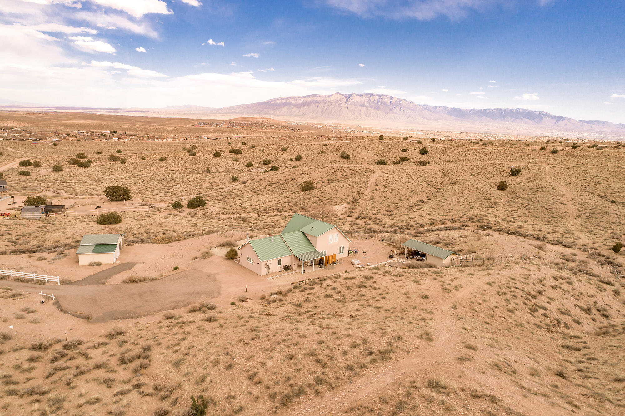 1050 Acorn Loop NE