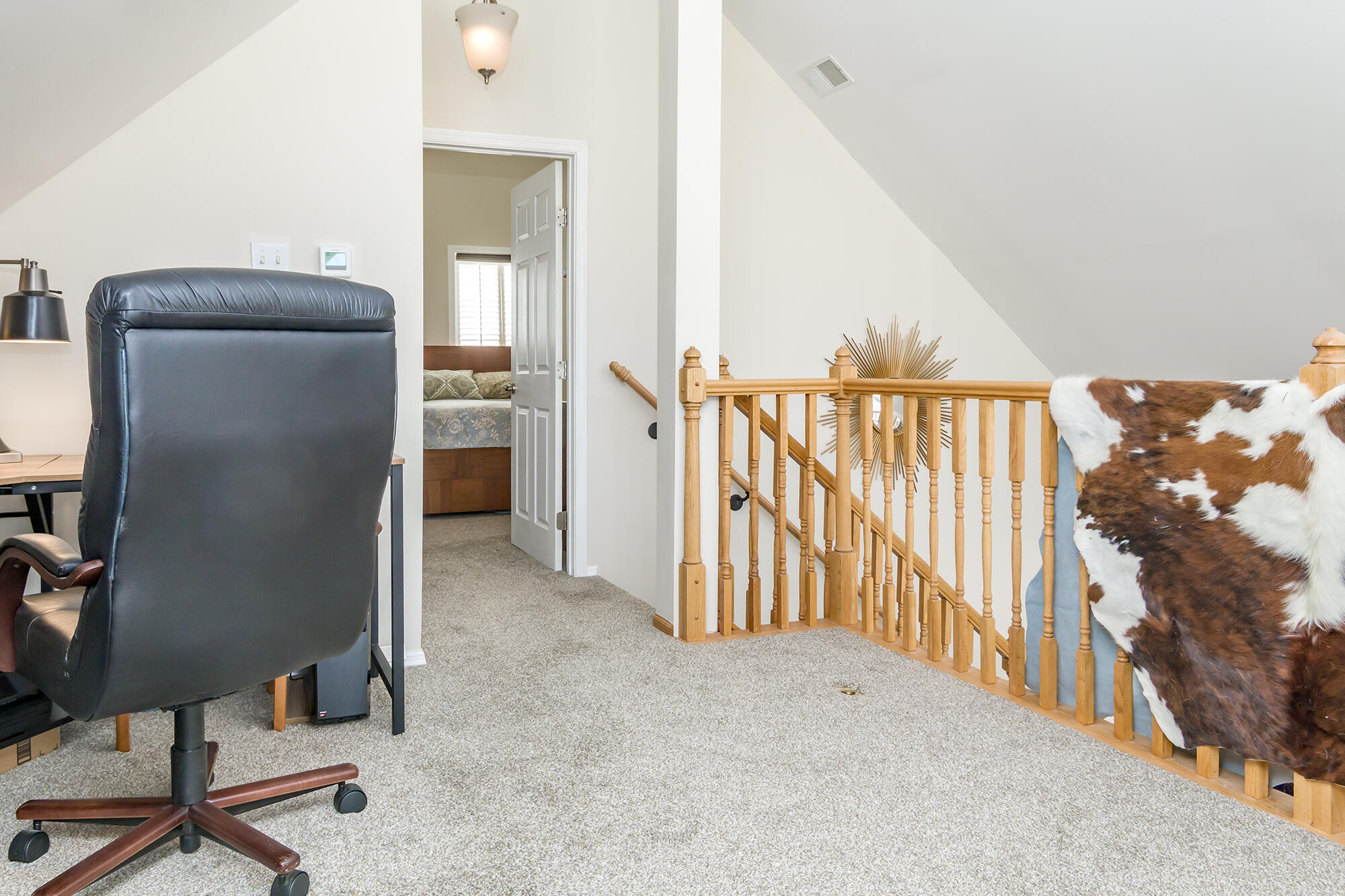1050 Acorn Loop NE