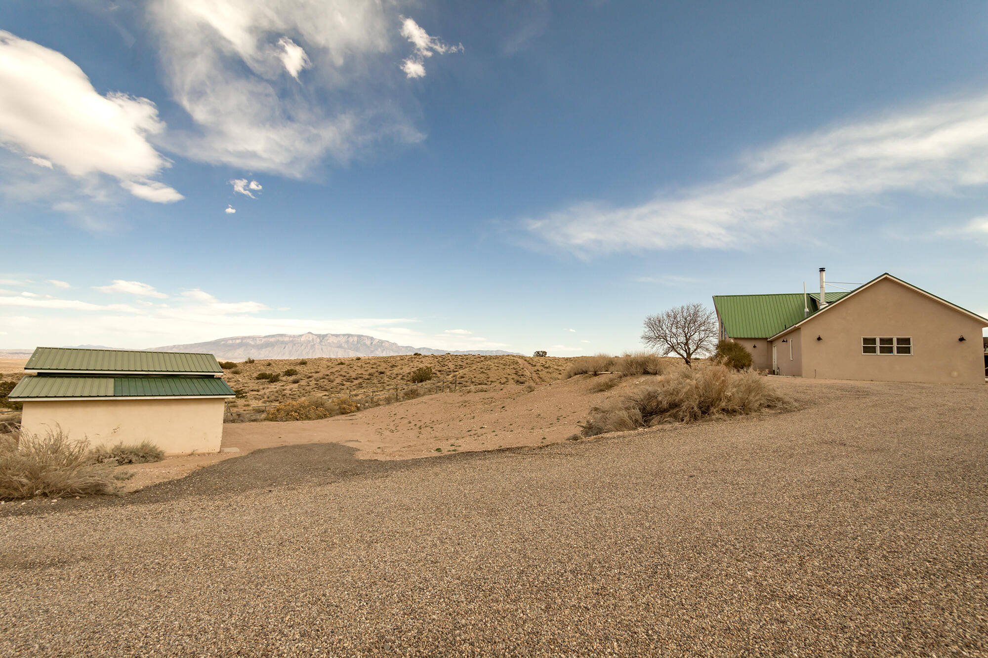 1050 Acorn Loop NE