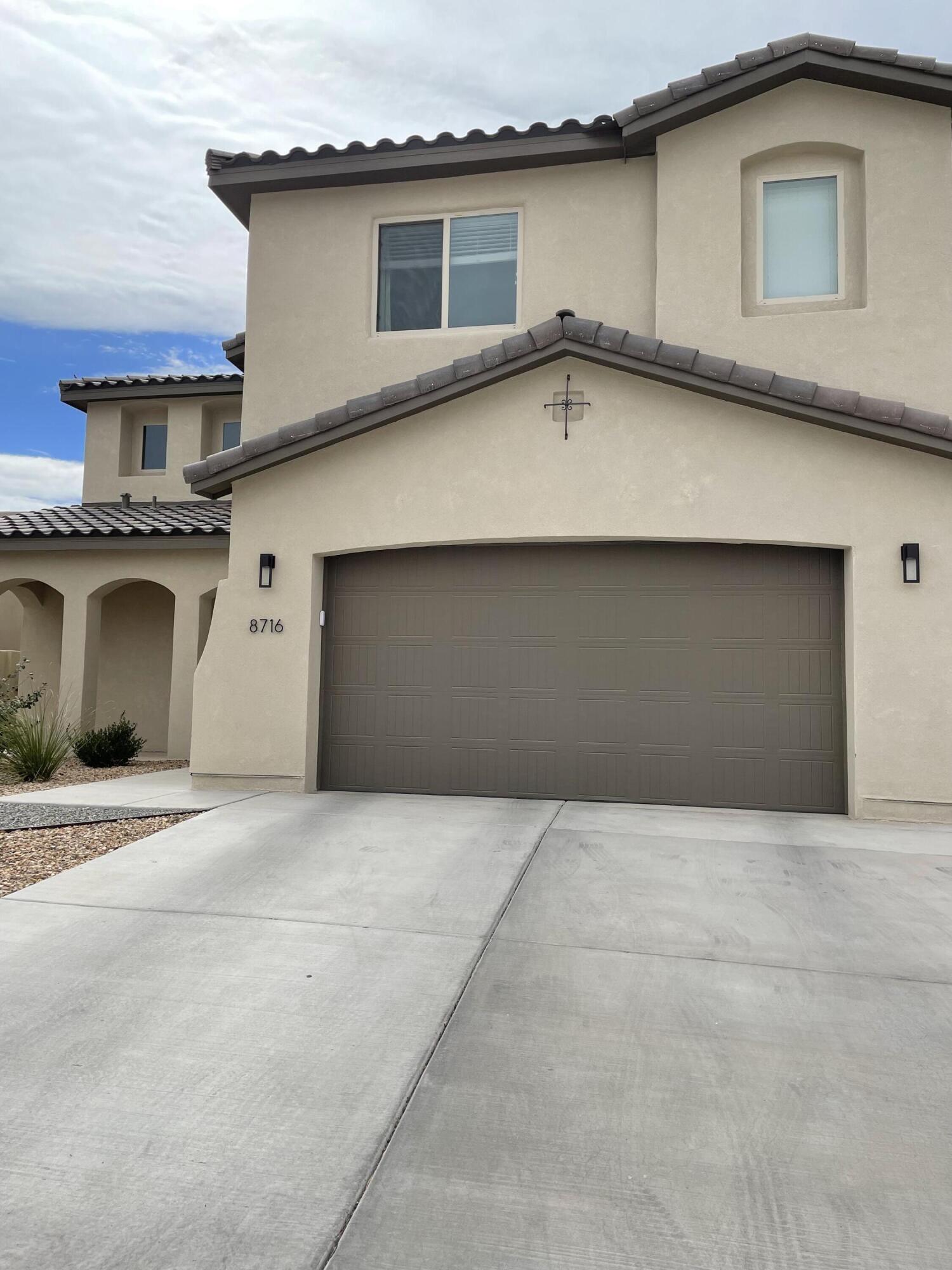 8716 DESERT FINCH Lane NE