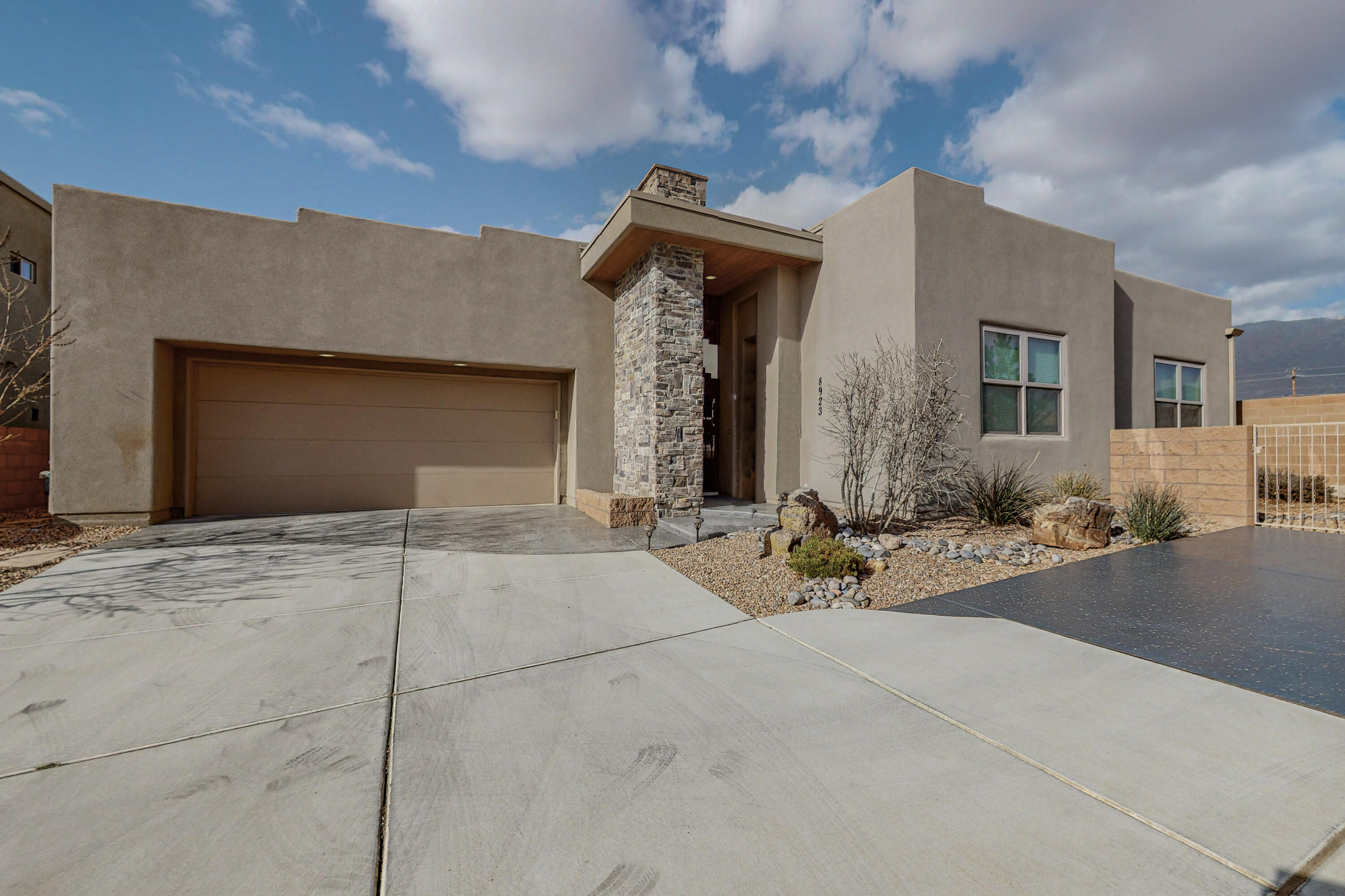 8923 SIGNAL POINTE Lane NE