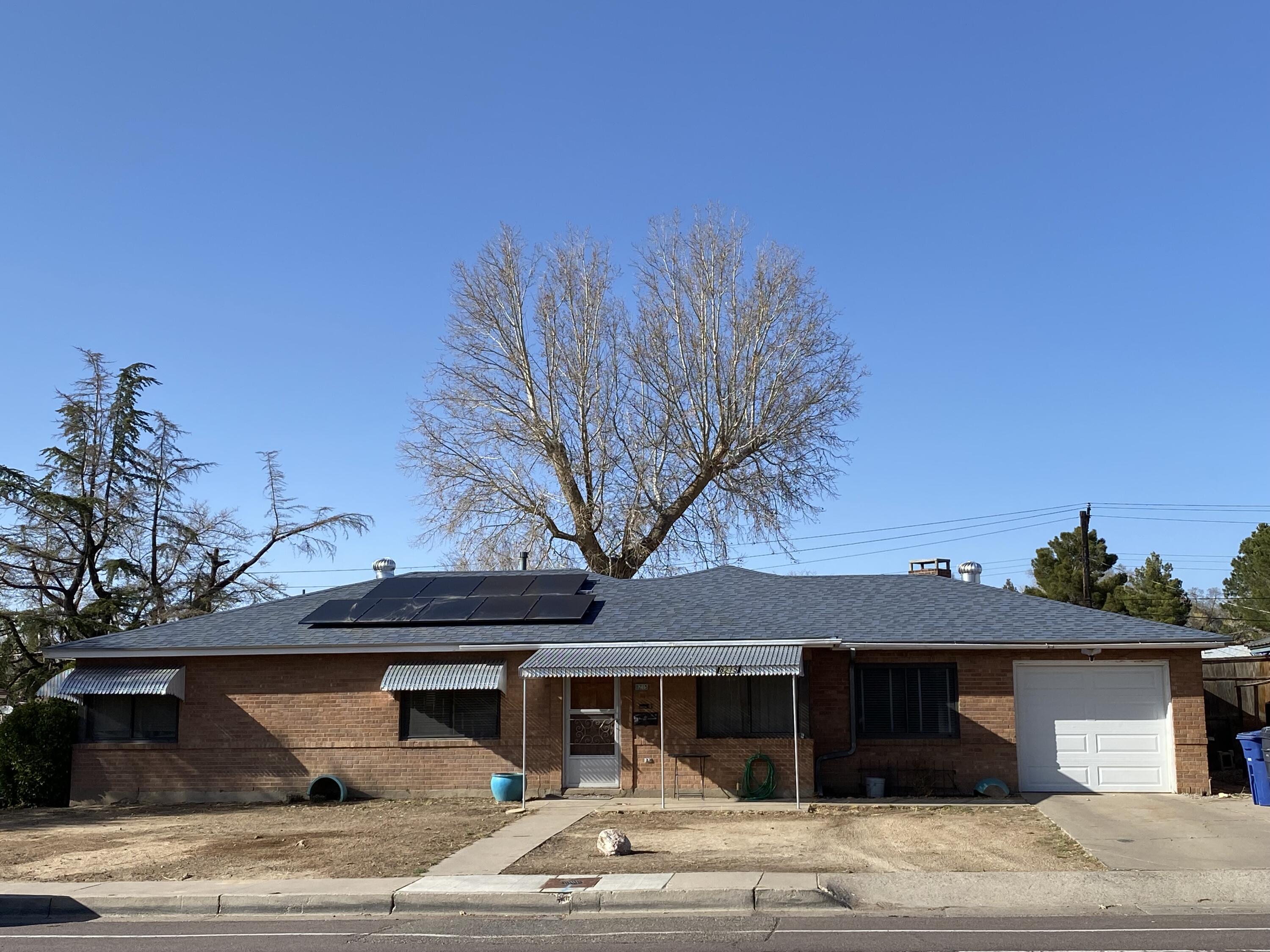 8215 INDIAN SCHOOL Road NE