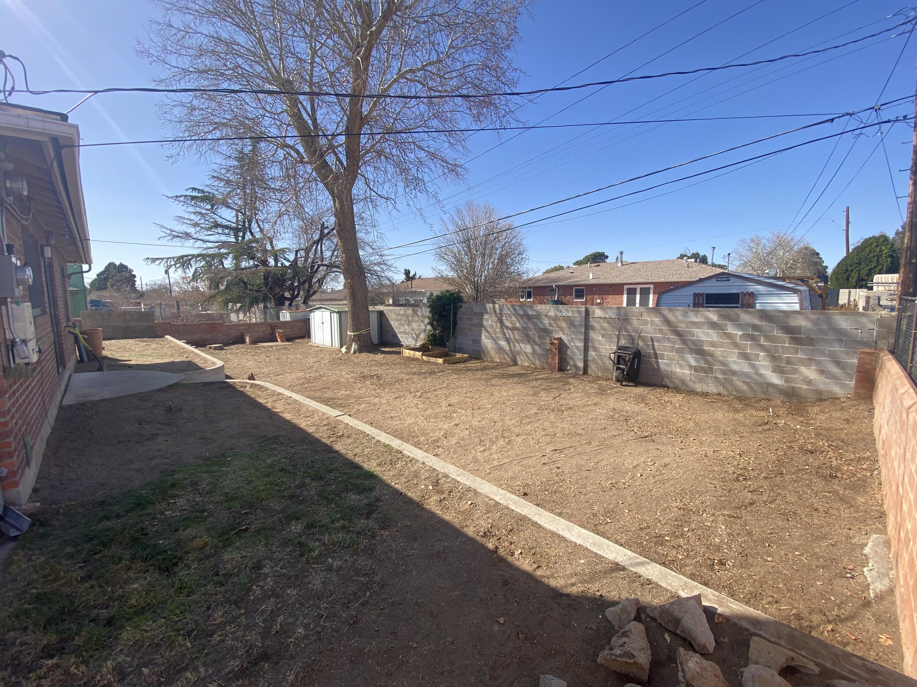 8215 INDIAN SCHOOL Road NE