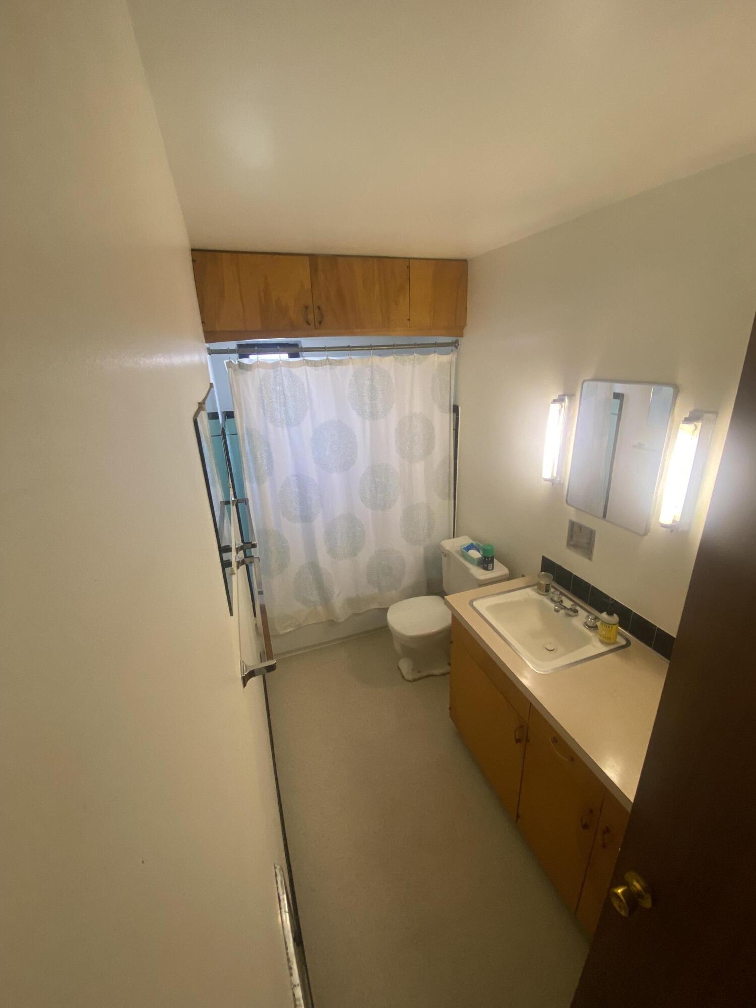 8215 INDIAN SCHOOL Road NE
