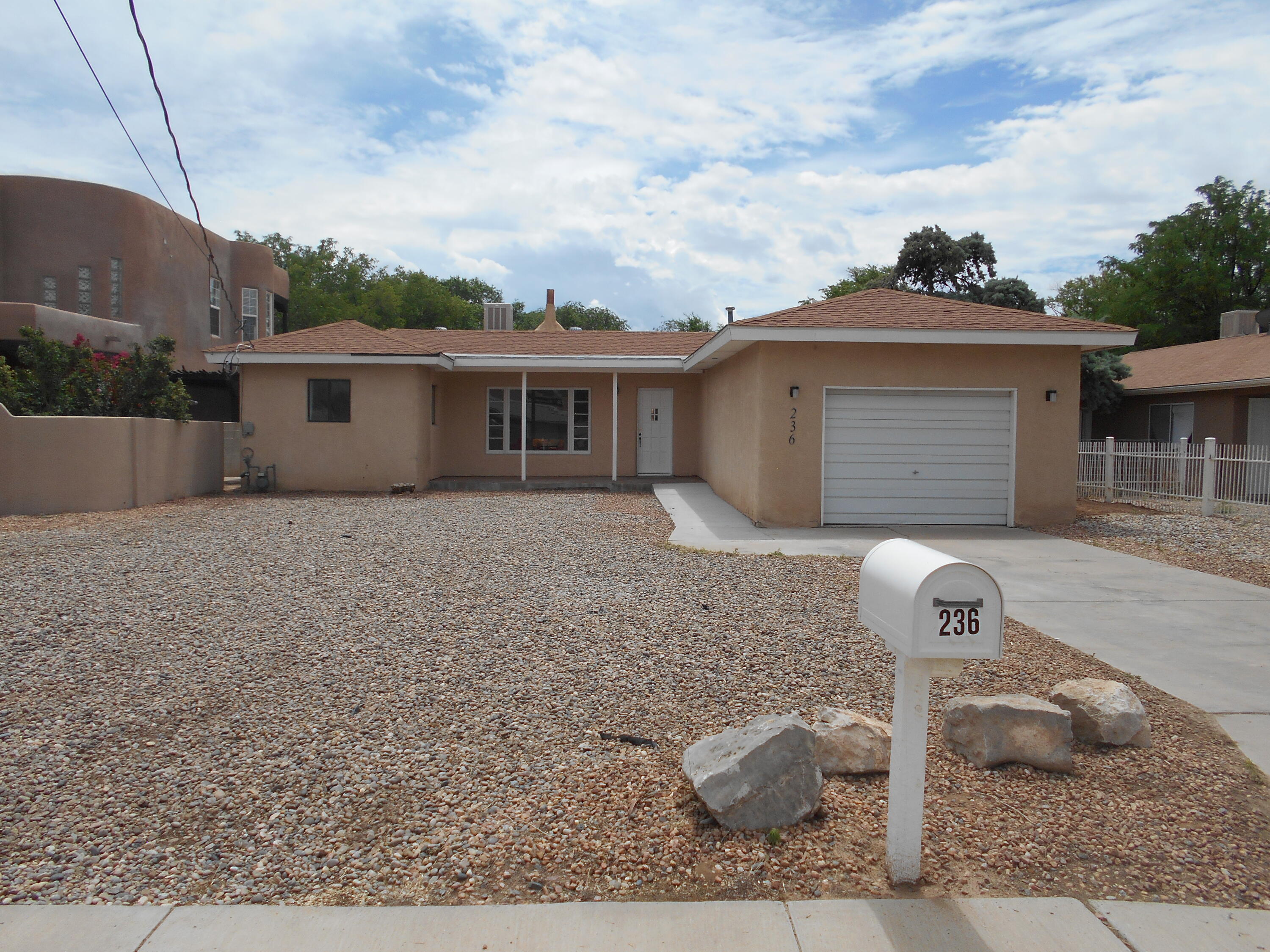 236 SANDOVAL Road SW