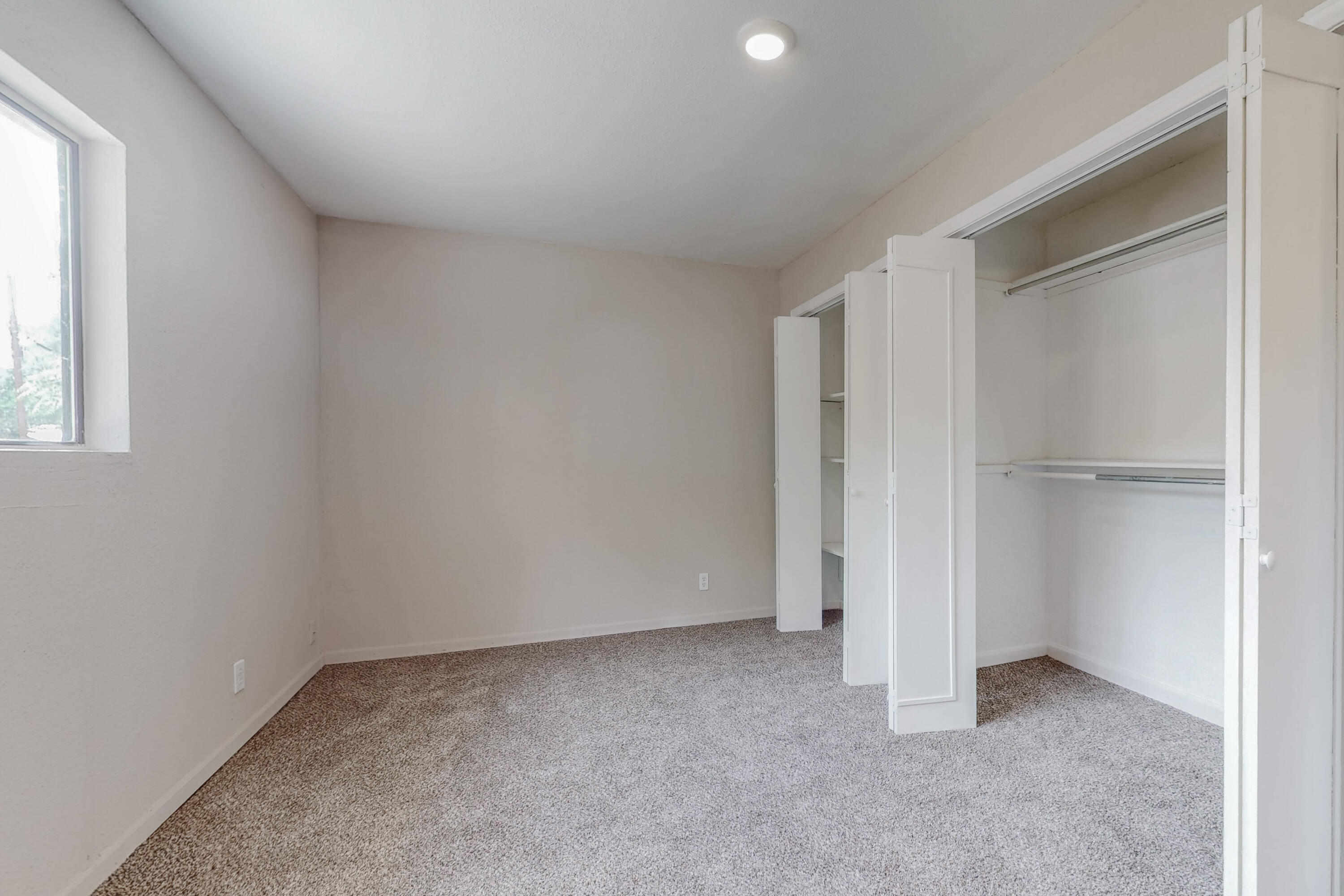 236 SANDOVAL Road SW