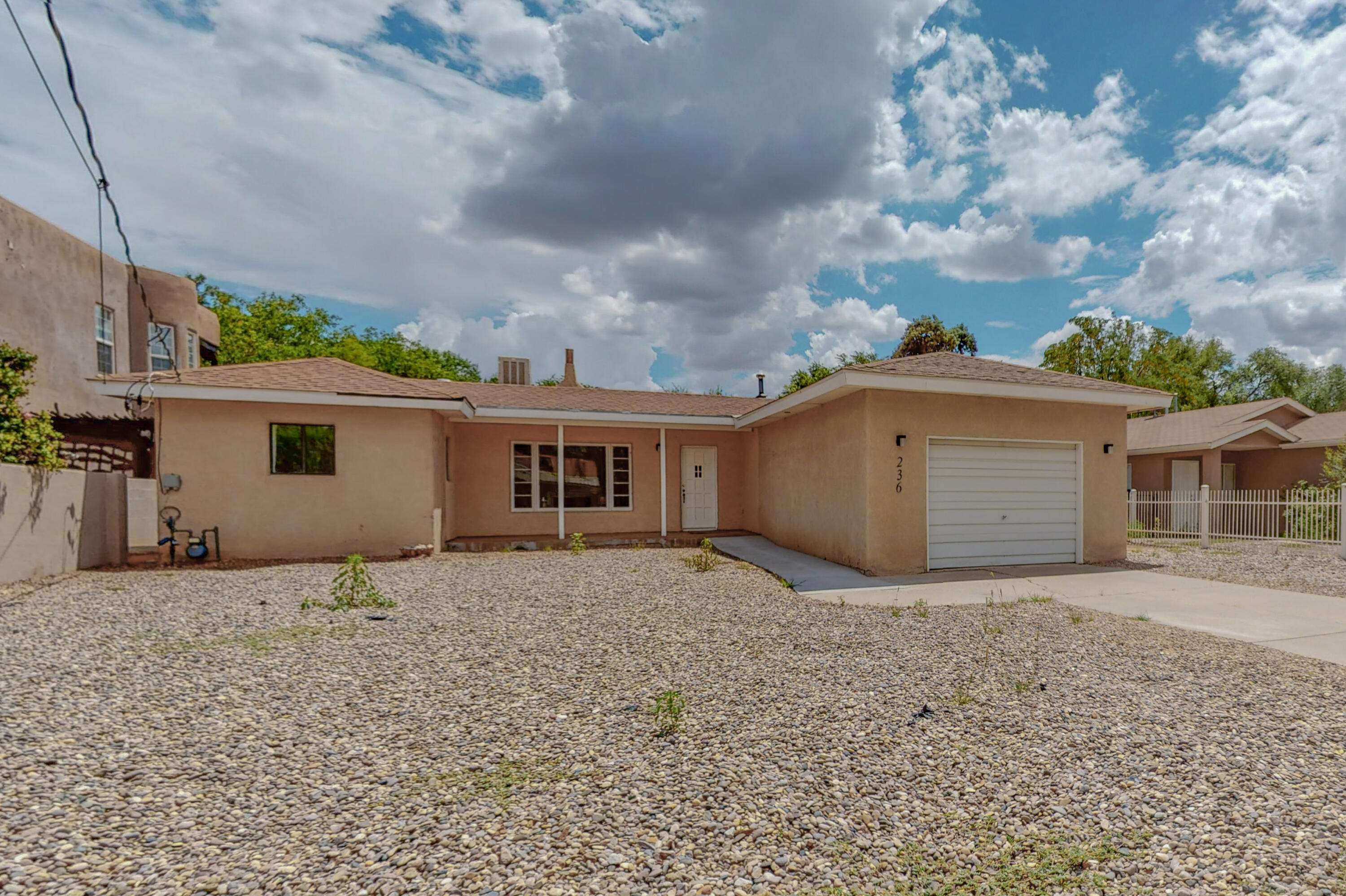 236 SANDOVAL Road SW