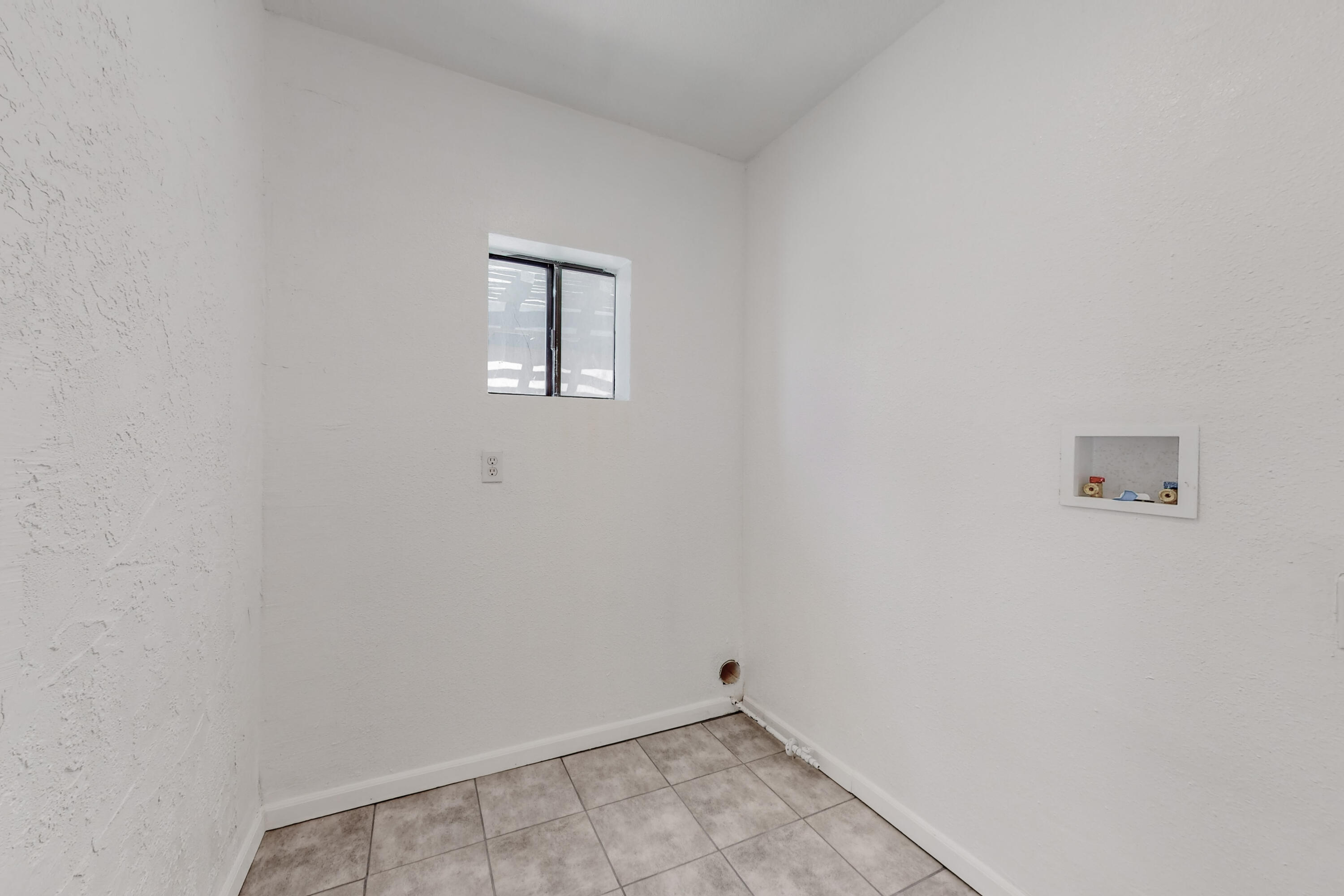 236 SANDOVAL Road SW