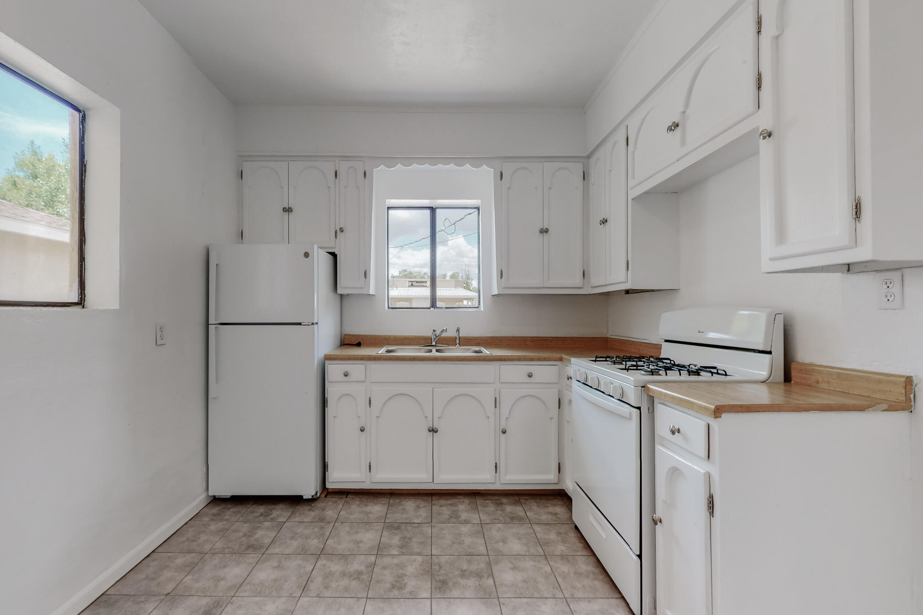 236 SANDOVAL Road SW